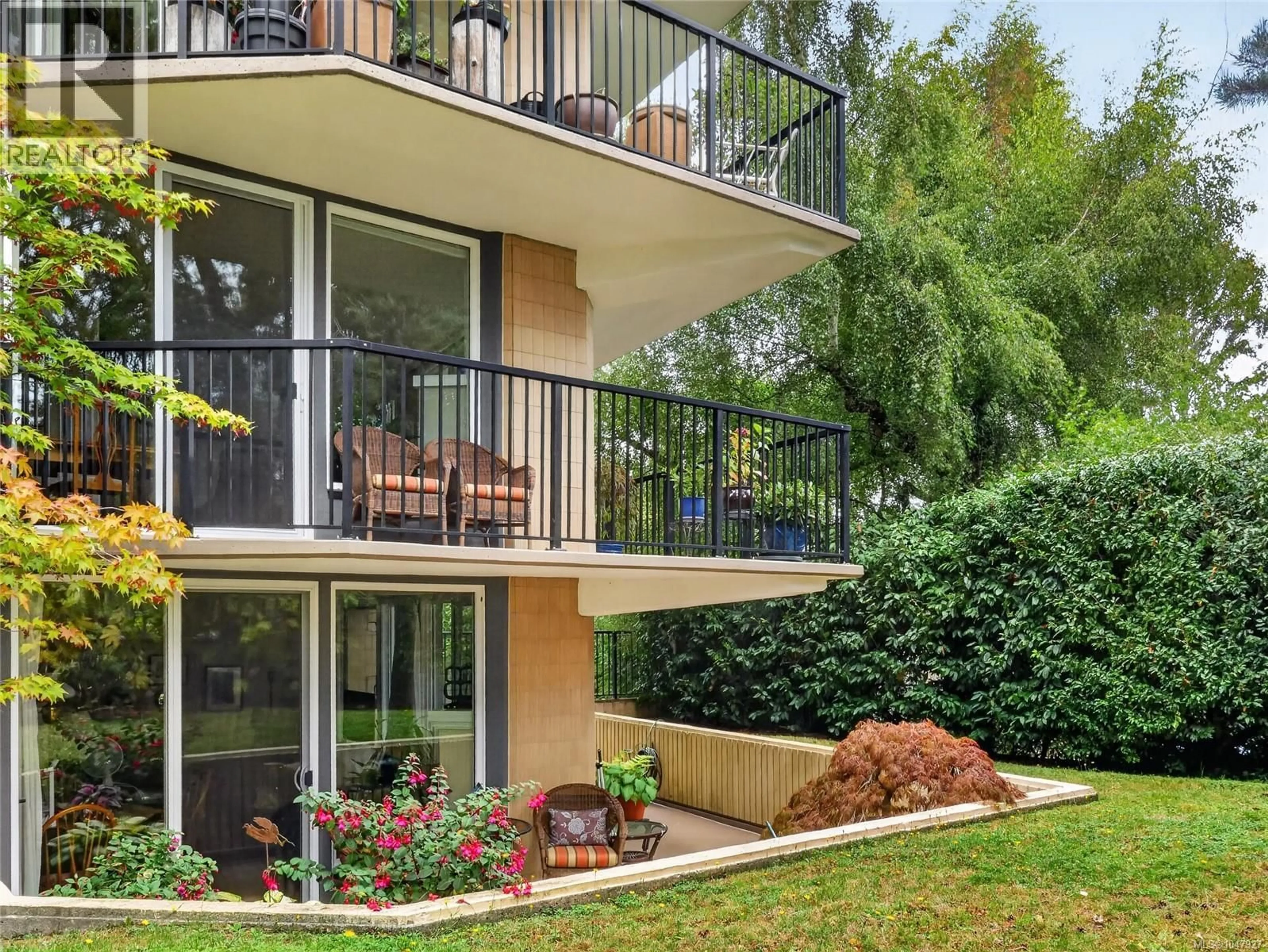 Unknown for 201 - 2210 CADBORO BAY ROAD, Oak Bay British Columbia V8R5G9