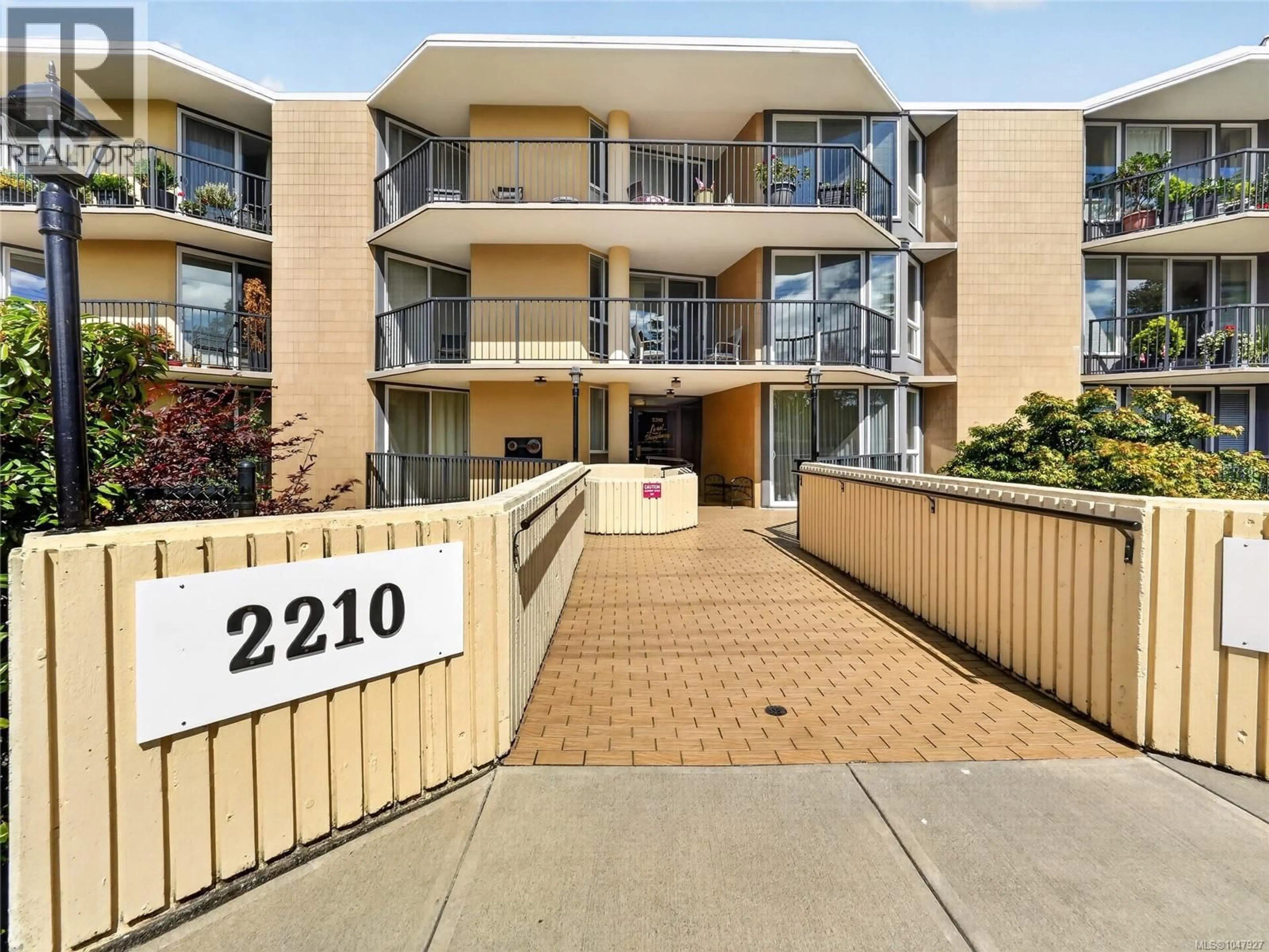 Unknown for 201 - 2210 CADBORO BAY ROAD, Oak Bay British Columbia V8R5G9