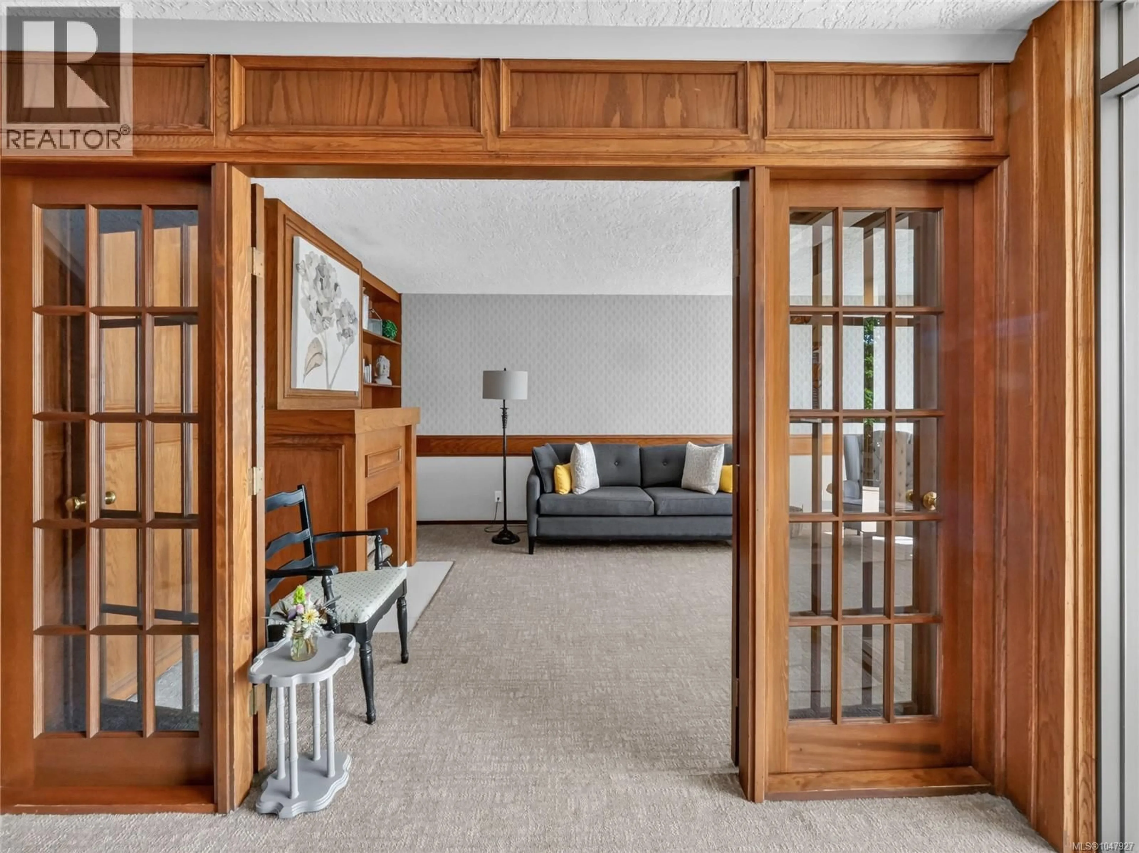 Indoor entryway for 201 - 2210 CADBORO BAY ROAD, Oak Bay British Columbia V8R5G9