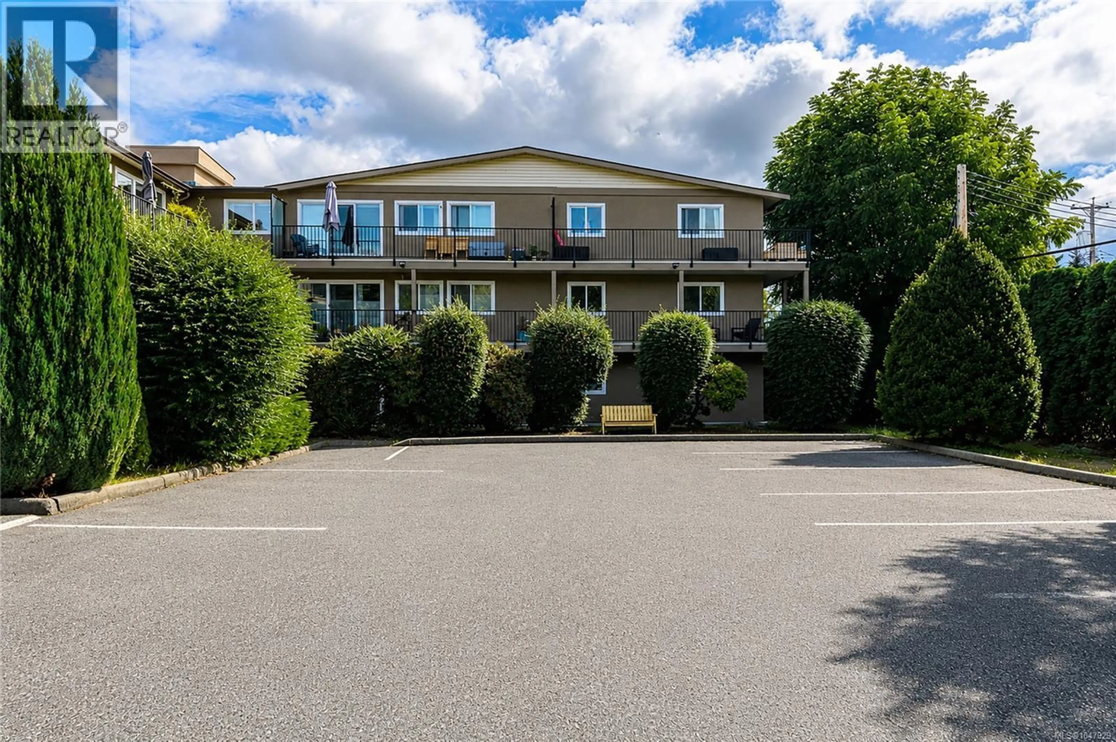 A pic from outside/outdoor area/front of a property/back of a property/a pic from drone, street for 208 - 2515 ALEXANDER STREET, Duncan British Columbia V9L2W8