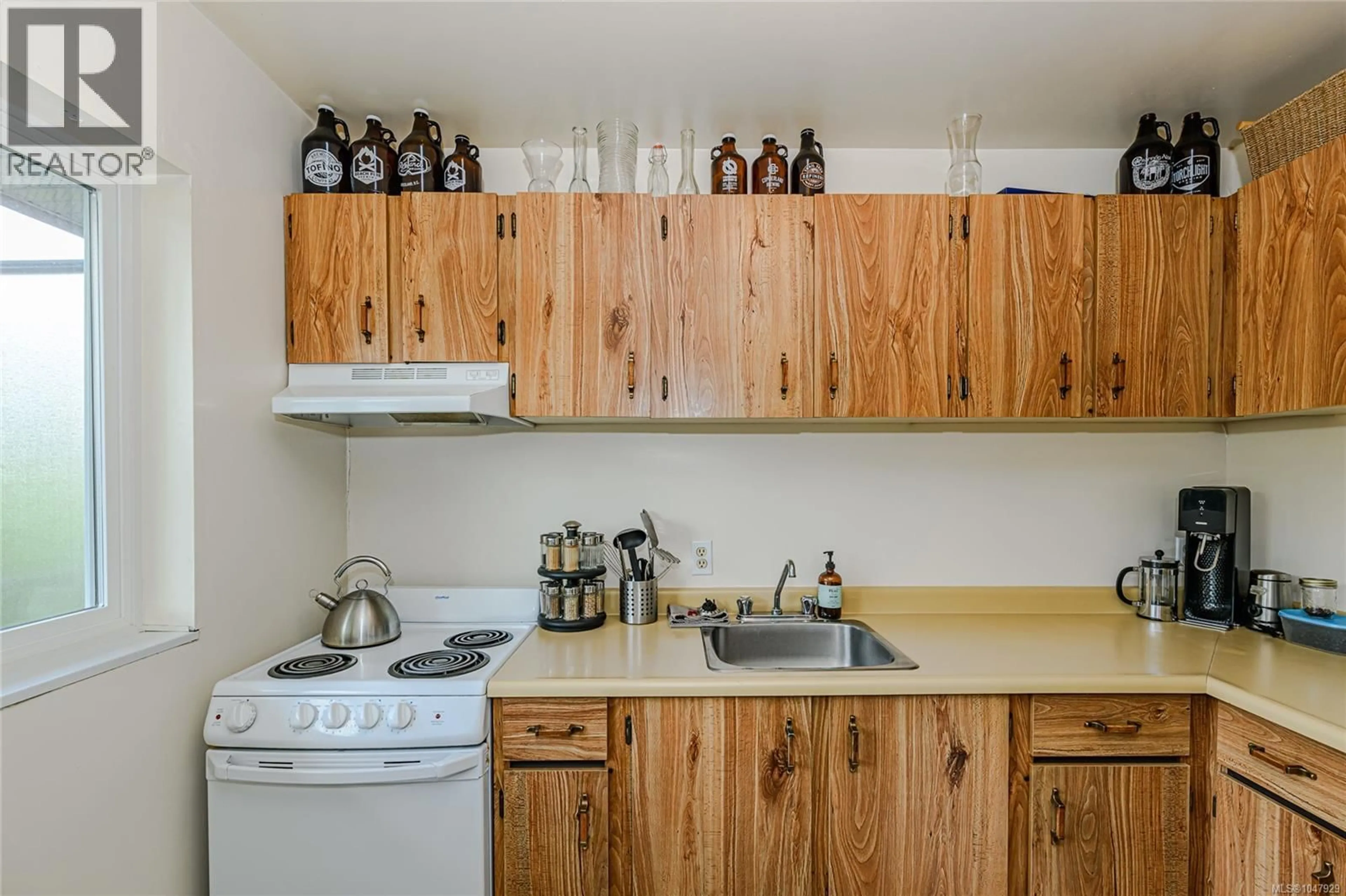Standard kitchen, wood/laminate floor for 208 - 2515 ALEXANDER STREET, Duncan British Columbia V9L2W8