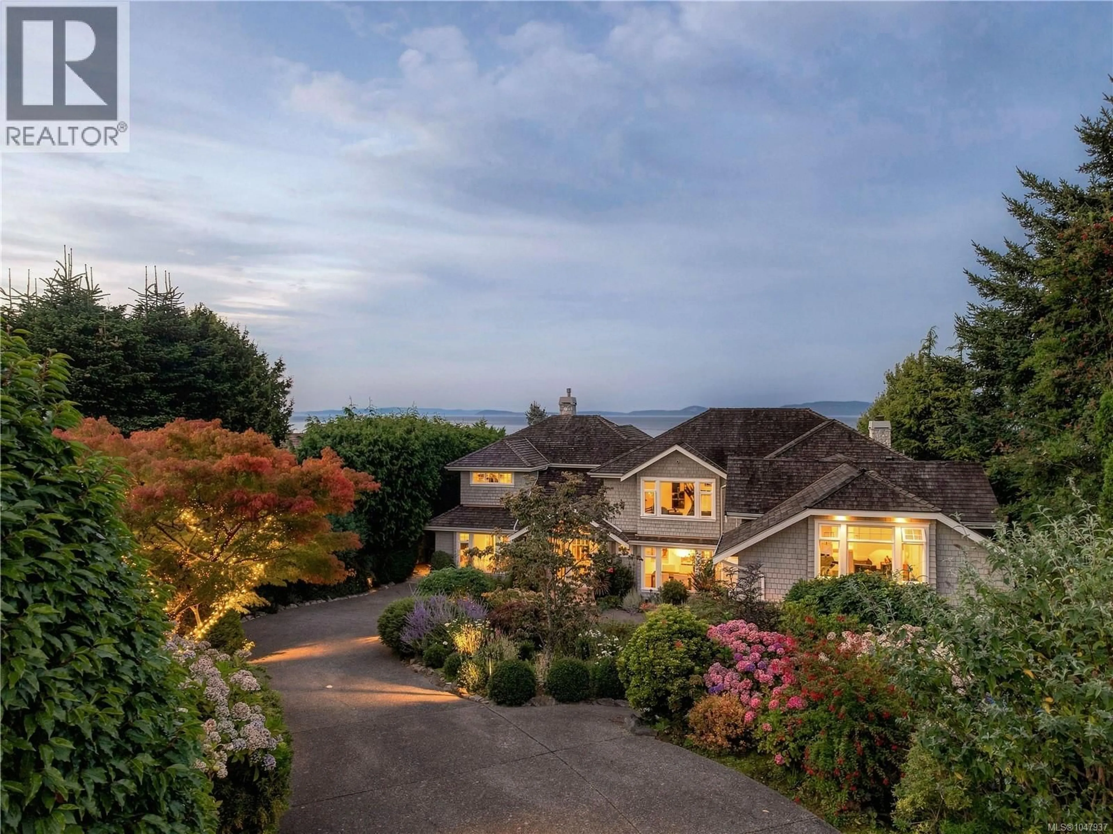 A pic from outside/outdoor area/front of a property/back of a property/a pic from drone, mountain view for 2924 MT. BAKER VIEW ROAD, Saanich British Columbia V8N1Z5
