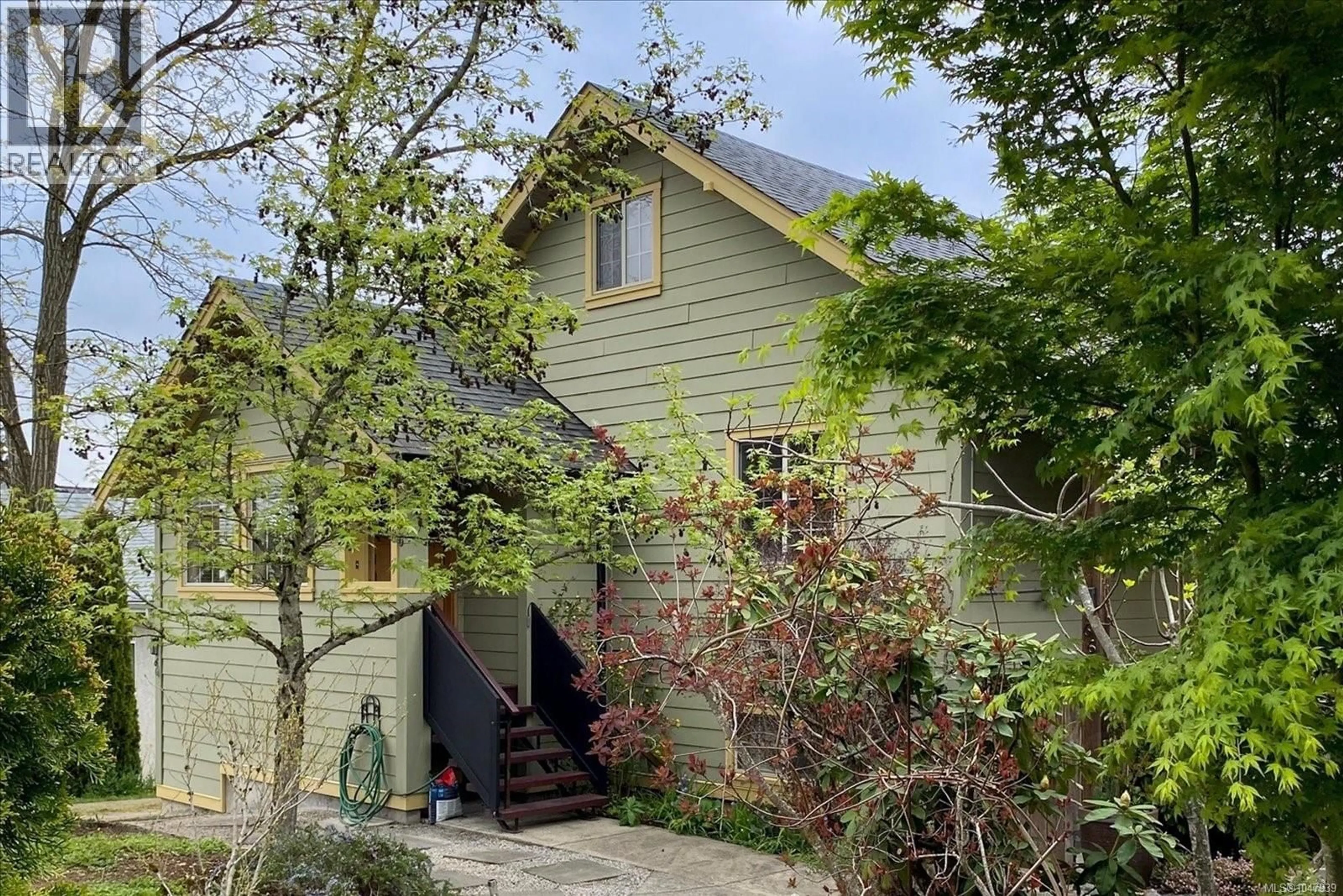 A pic from outside/outdoor area/front of a property/back of a property/a pic from drone, street for 66 KENNEDY STREET, Nanaimo British Columbia V9R2H6