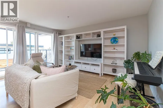 404 - 2940 HARRIET ROAD, Saanich 2