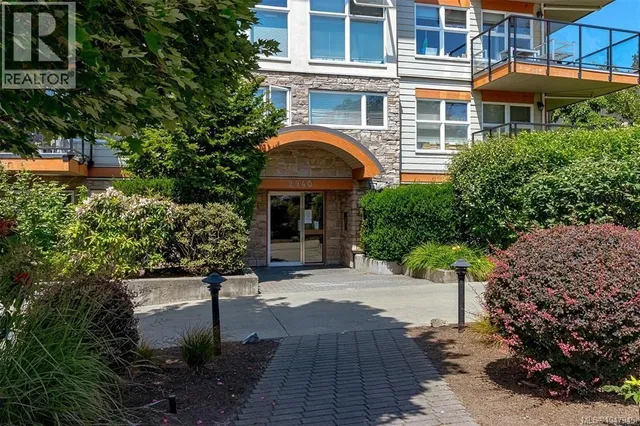 404 - 2940 HARRIET ROAD, Saanich 4