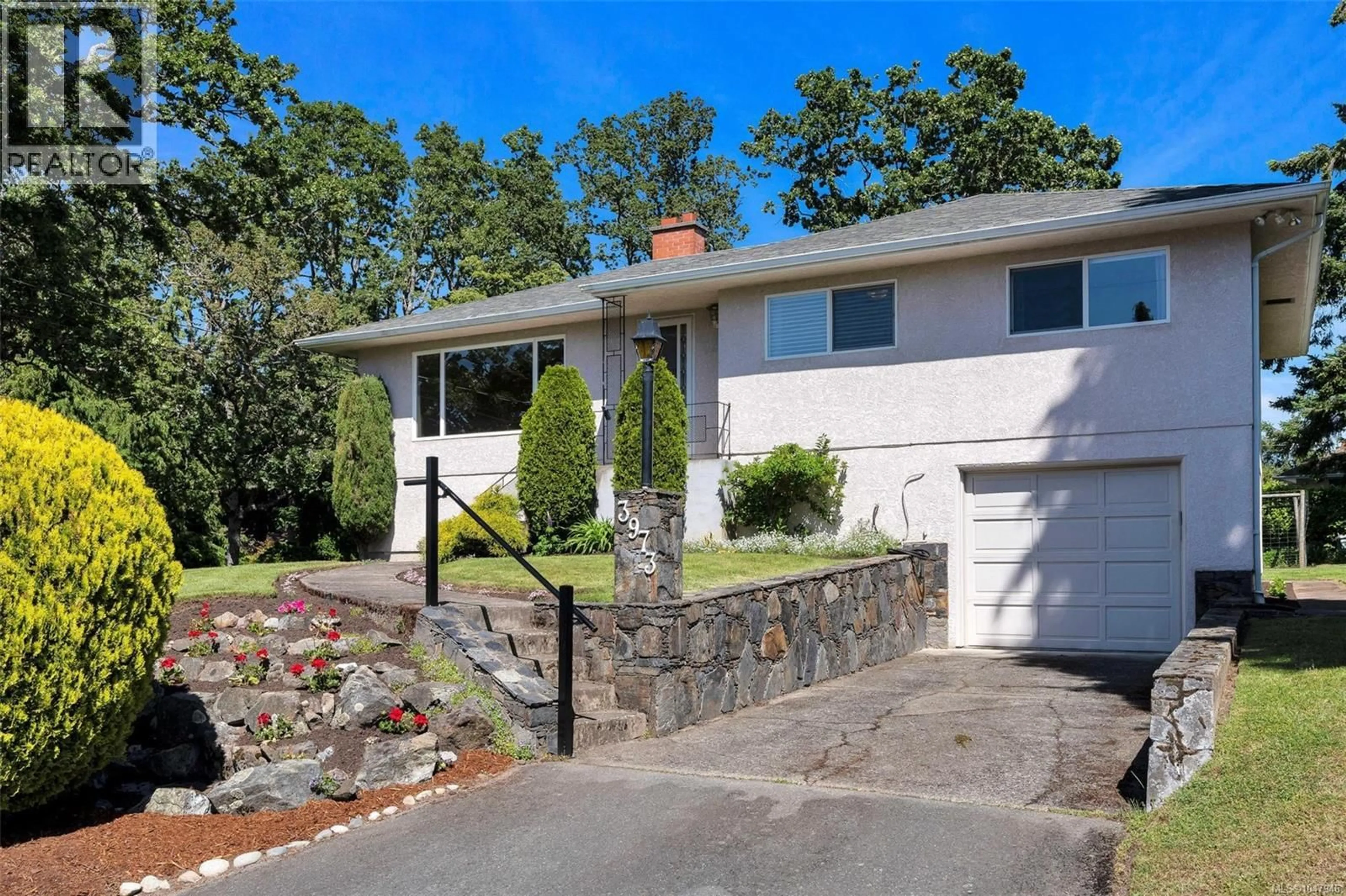 Unknown for 3973 LIVINGSTONE AVENUE SOUTH, Saanich British Columbia V8N3A5
