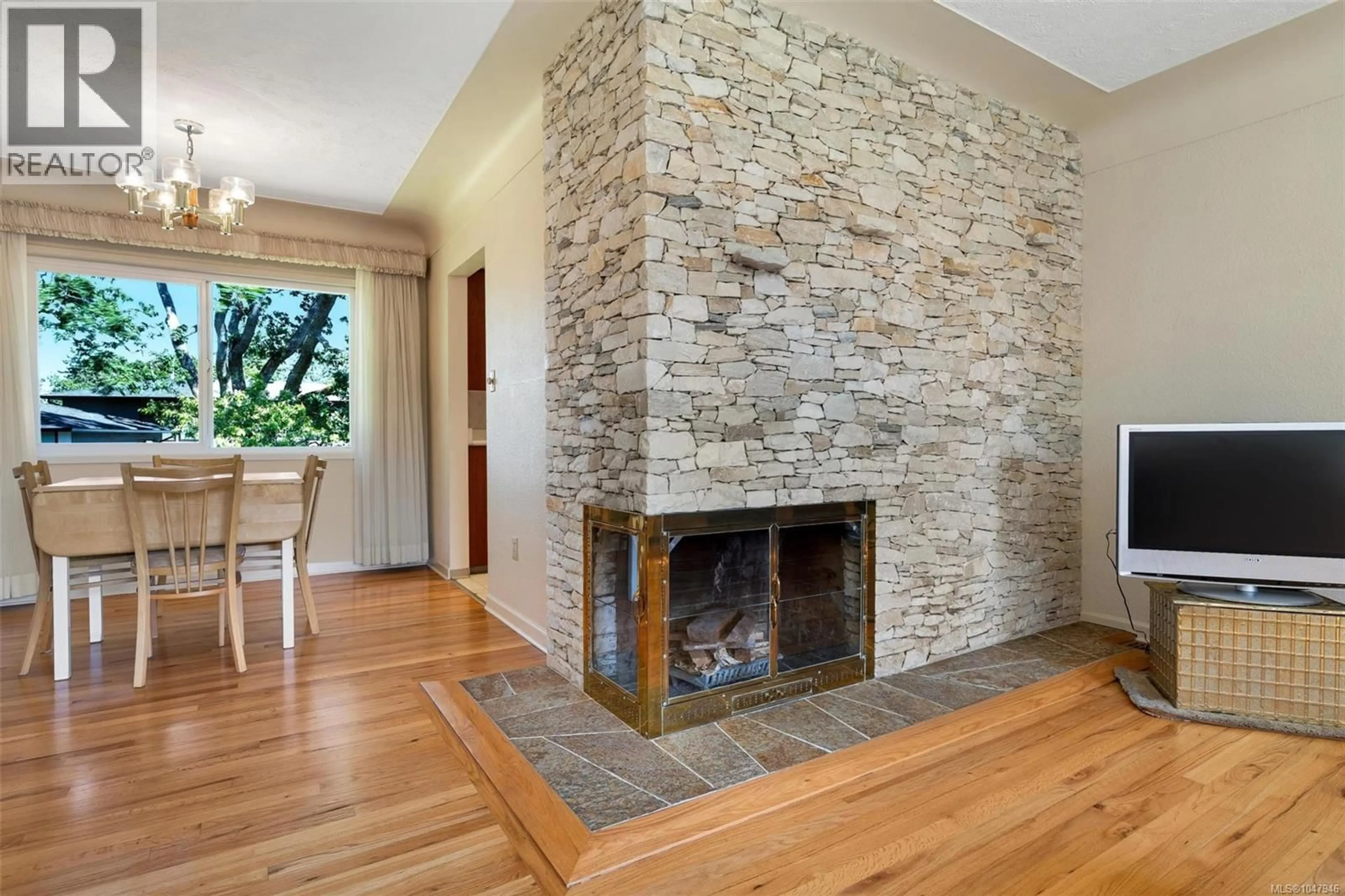 Unknown for 3973 LIVINGSTONE AVENUE SOUTH, Saanich British Columbia V8N3A5