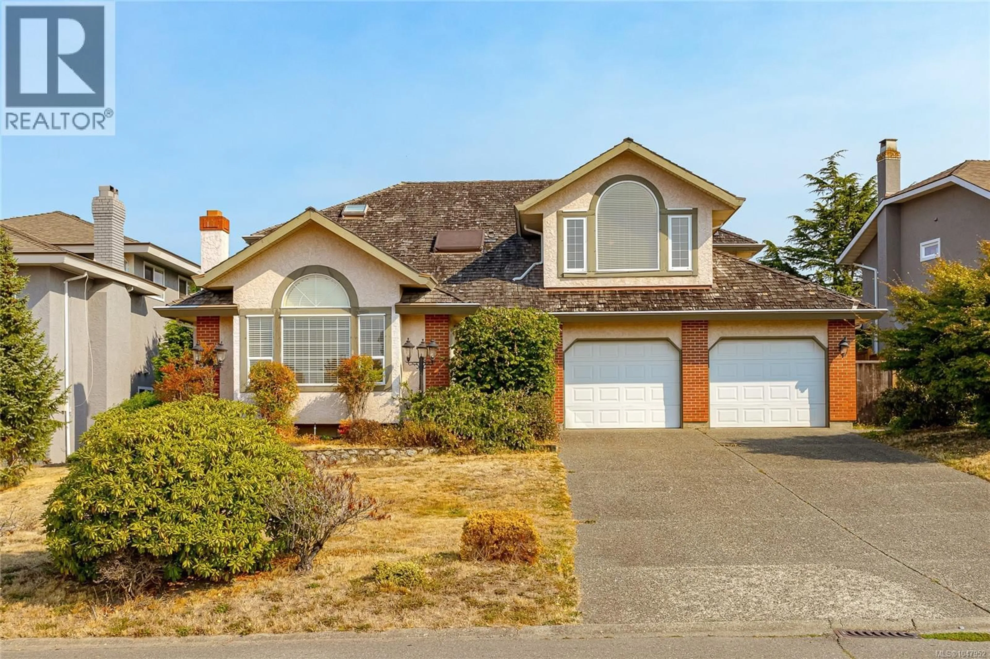 Home with vinyl exterior material, street for 1880 FRANCISCO TERRACE, Saanich British Columbia V8N6J2