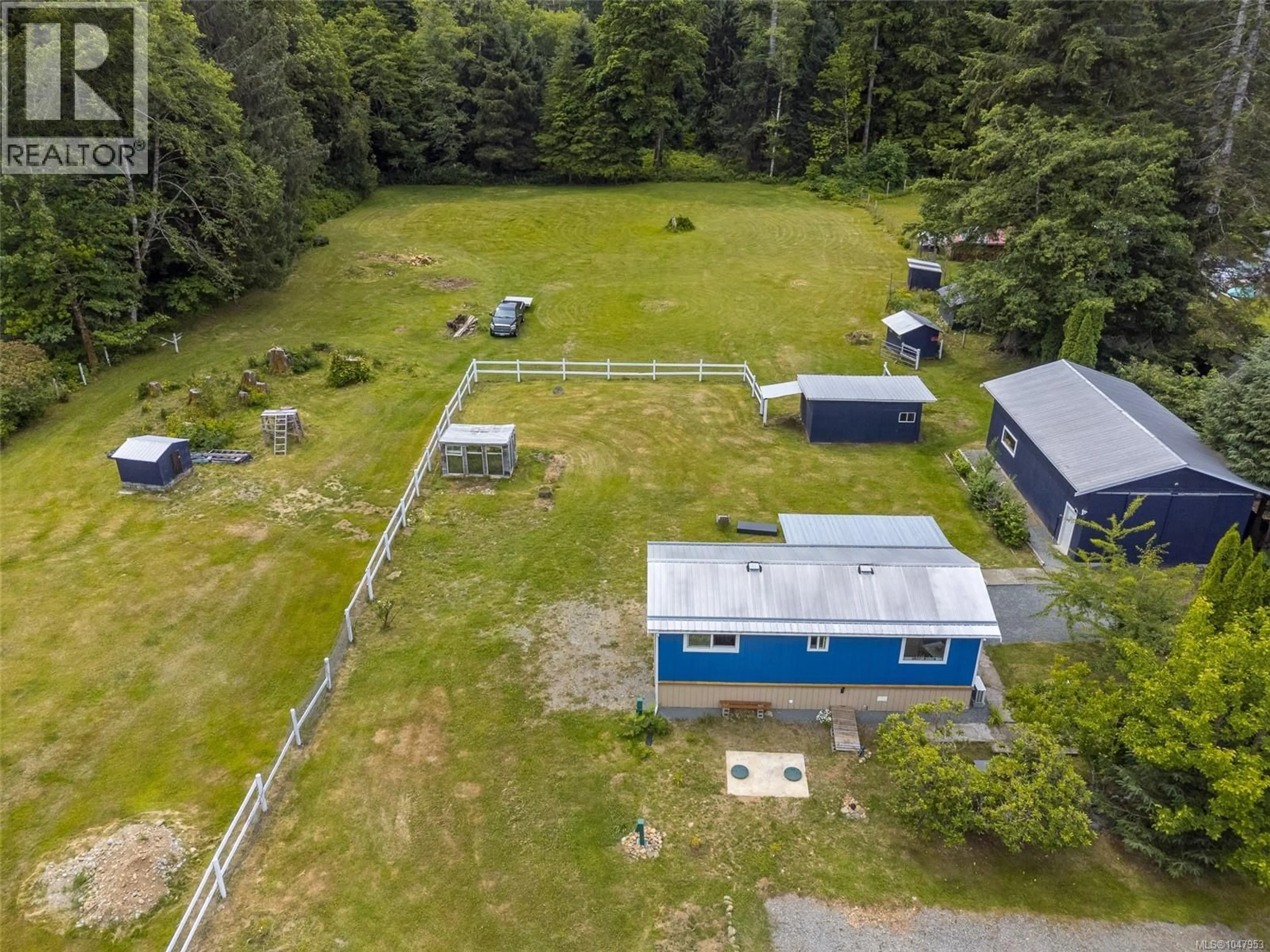 A pic from outside/outdoor area/front of a property/back of a property/a pic from drone, unknown for 429 COMMUNITY ROAD, Sayward British Columbia V0P1R0