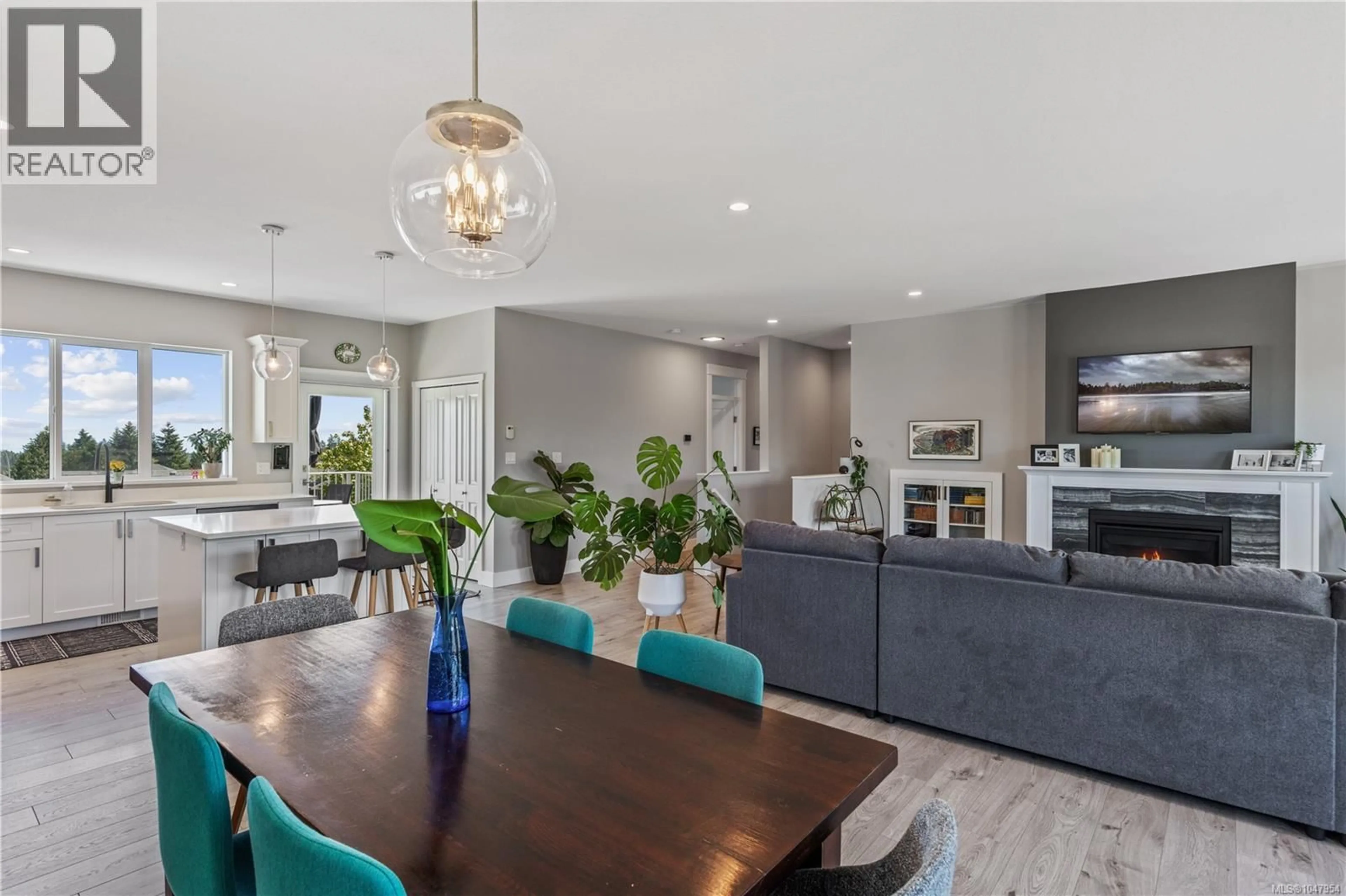 Open concept kitchen, unknown for 2494 KENTMERE AVENUE, Cumberland British Columbia V0R1S0