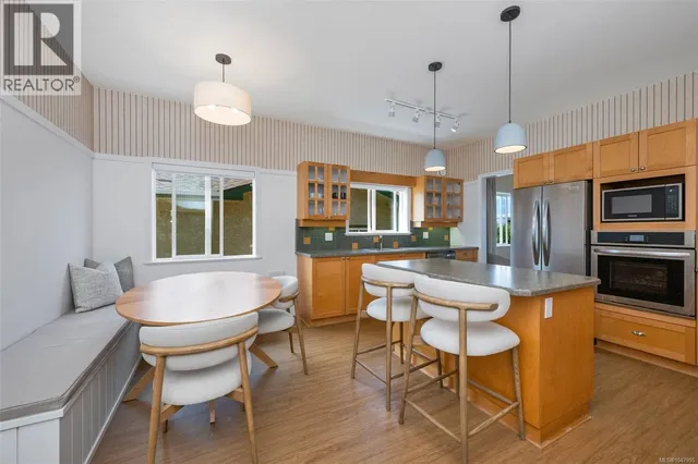 13 - 2235 HARBOUR ROAD, Sidney 2