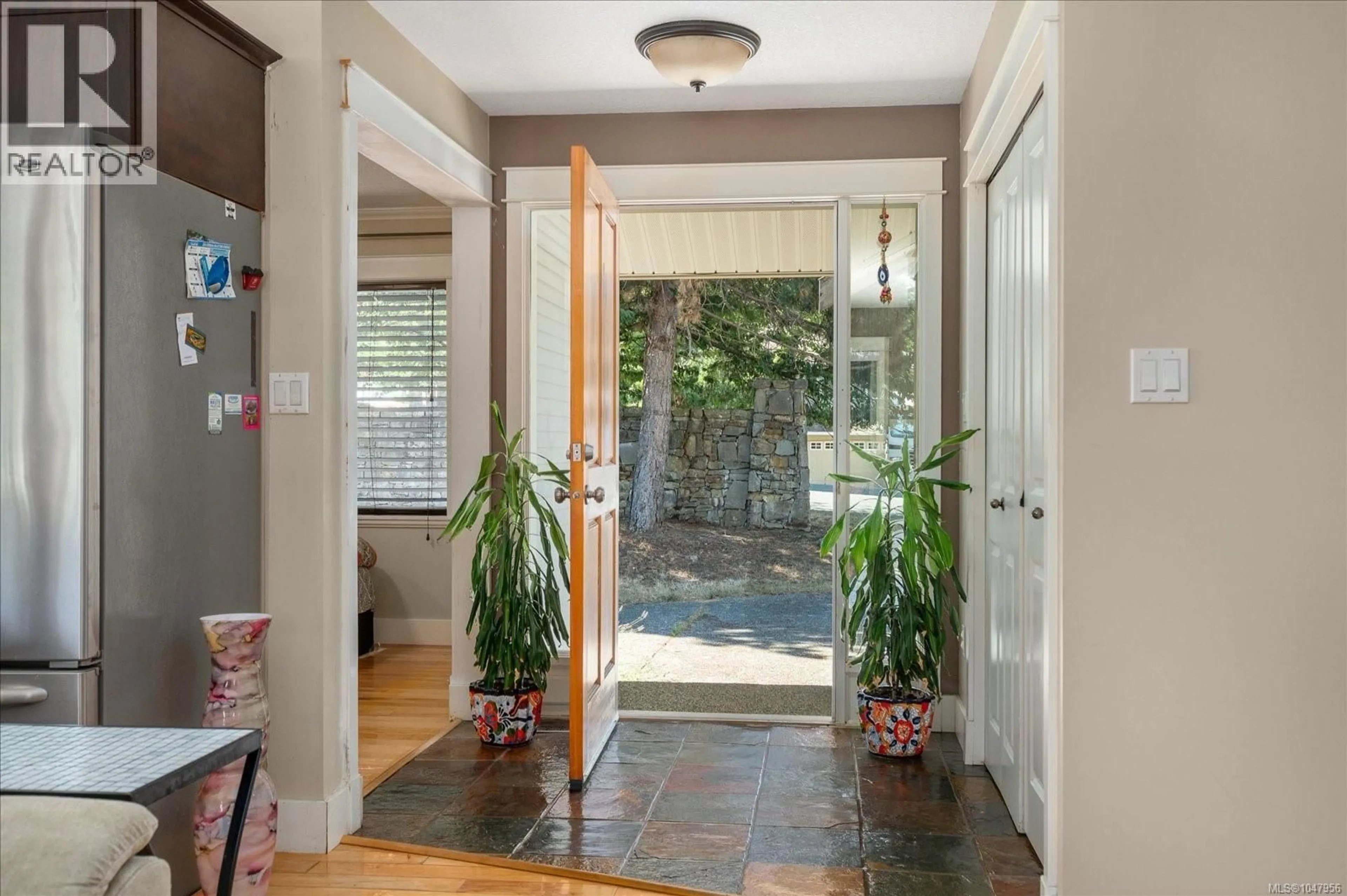Indoor entryway for 4734 VISTA VIEW CRESCENT, Nanaimo British Columbia V9V1N8
