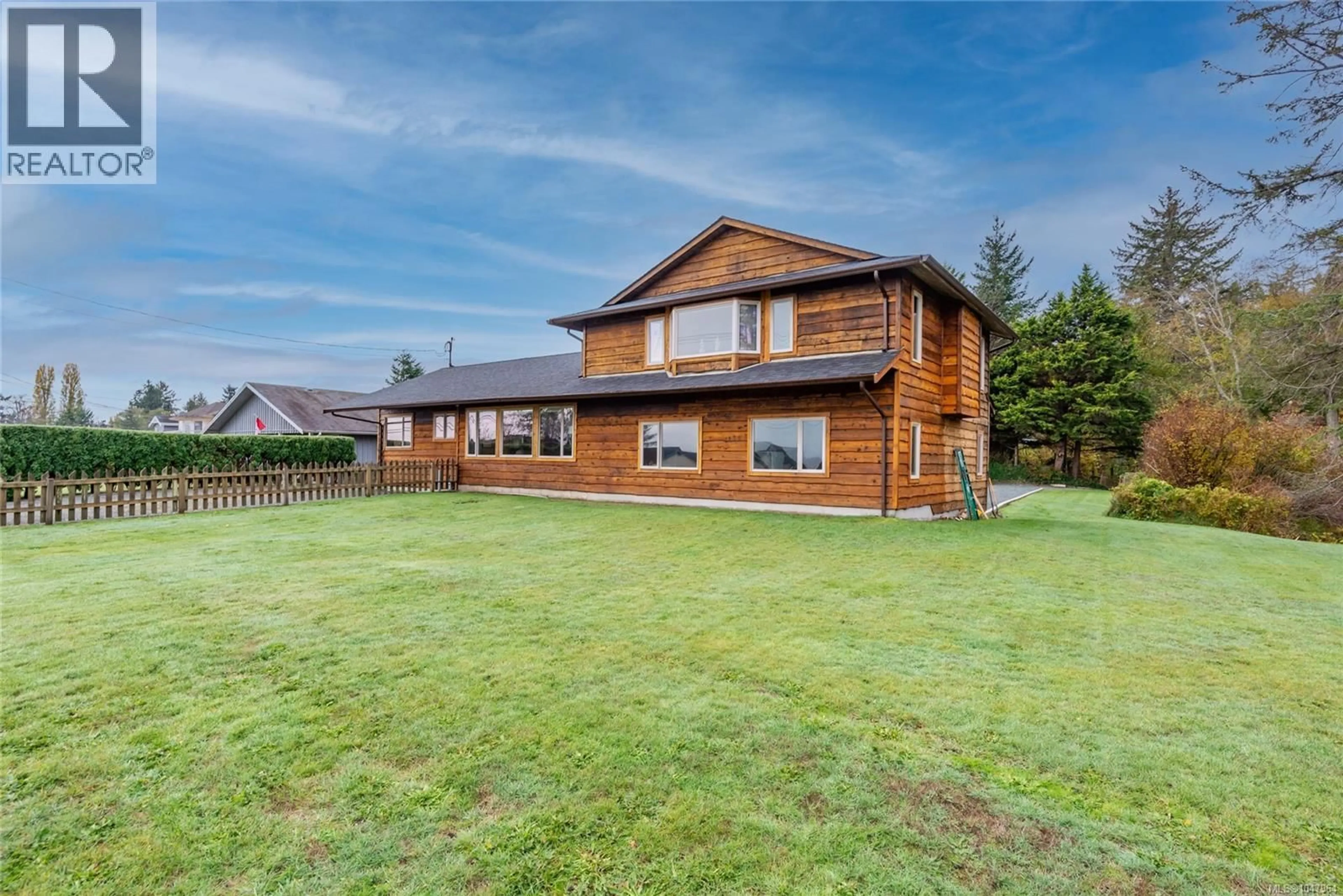 A pic from outside/outdoor area/front of a property/back of a property/a pic from drone, building for 3910 ISLAND HIGHWAY SOUTH, Campbell River British Columbia V9H1M1