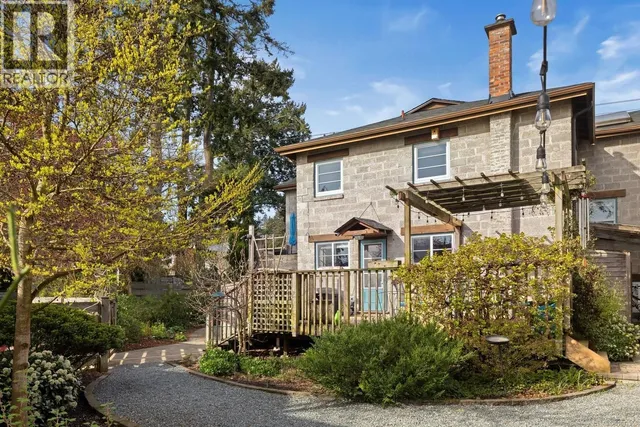 5165 CORDOVA BAY ROAD, Saanich 3