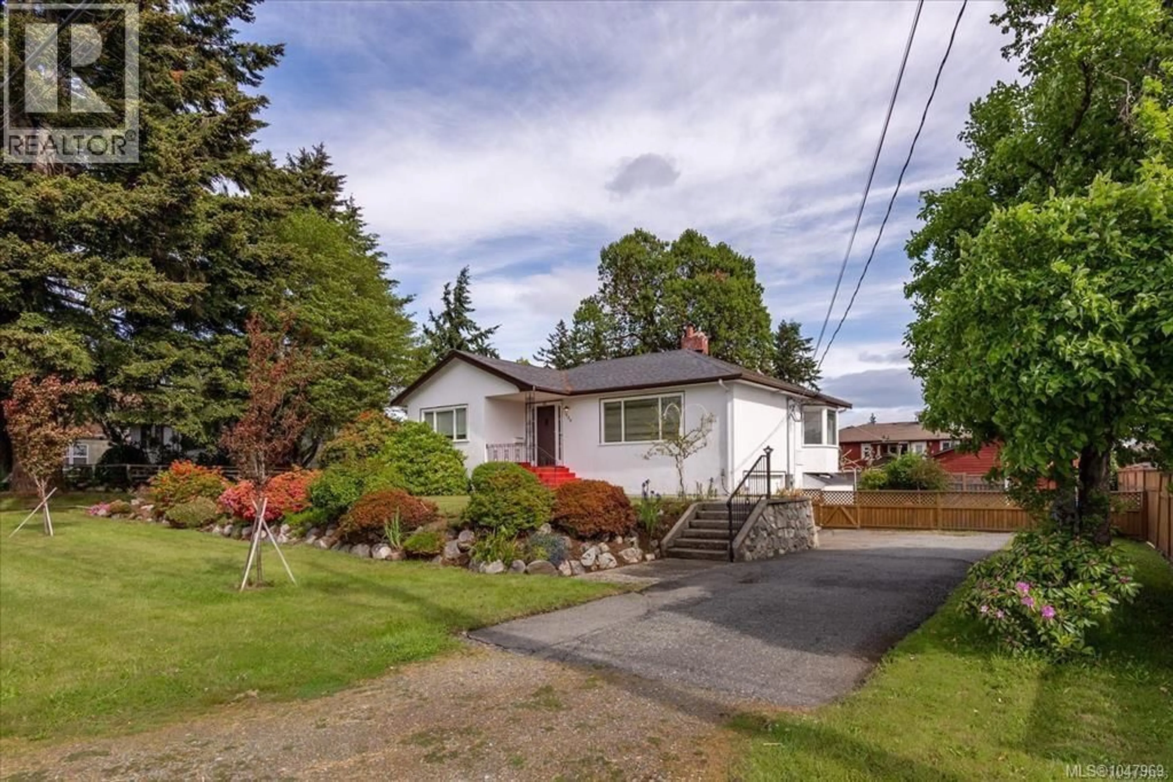 A pic from outside/outdoor area/front of a property/back of a property/a pic from drone, street for 850 HUNTER STREET, Nanaimo British Columbia V9S1R5