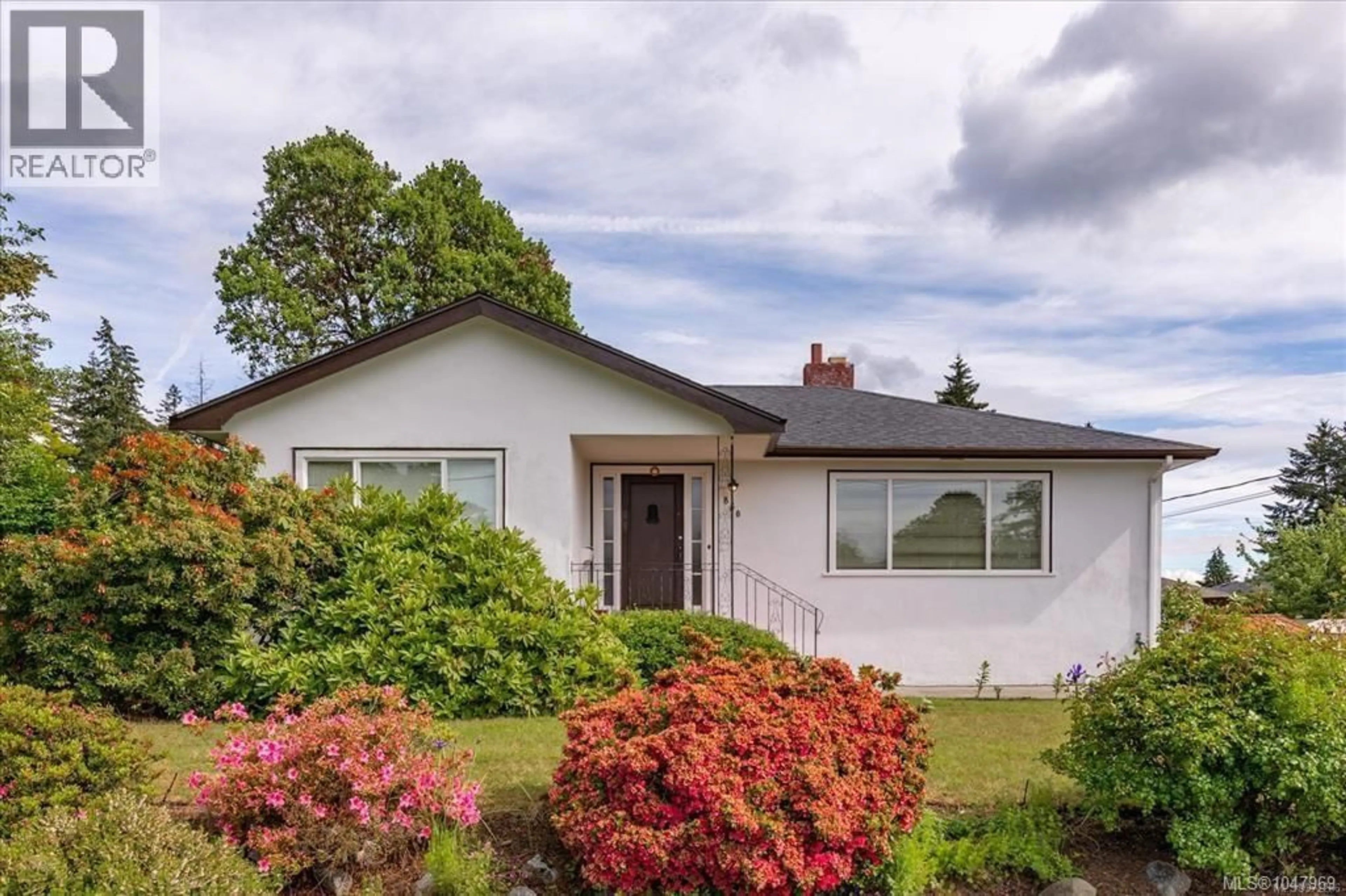 Home with vinyl exterior material, street for 850 HUNTER STREET, Nanaimo British Columbia V9S1R5