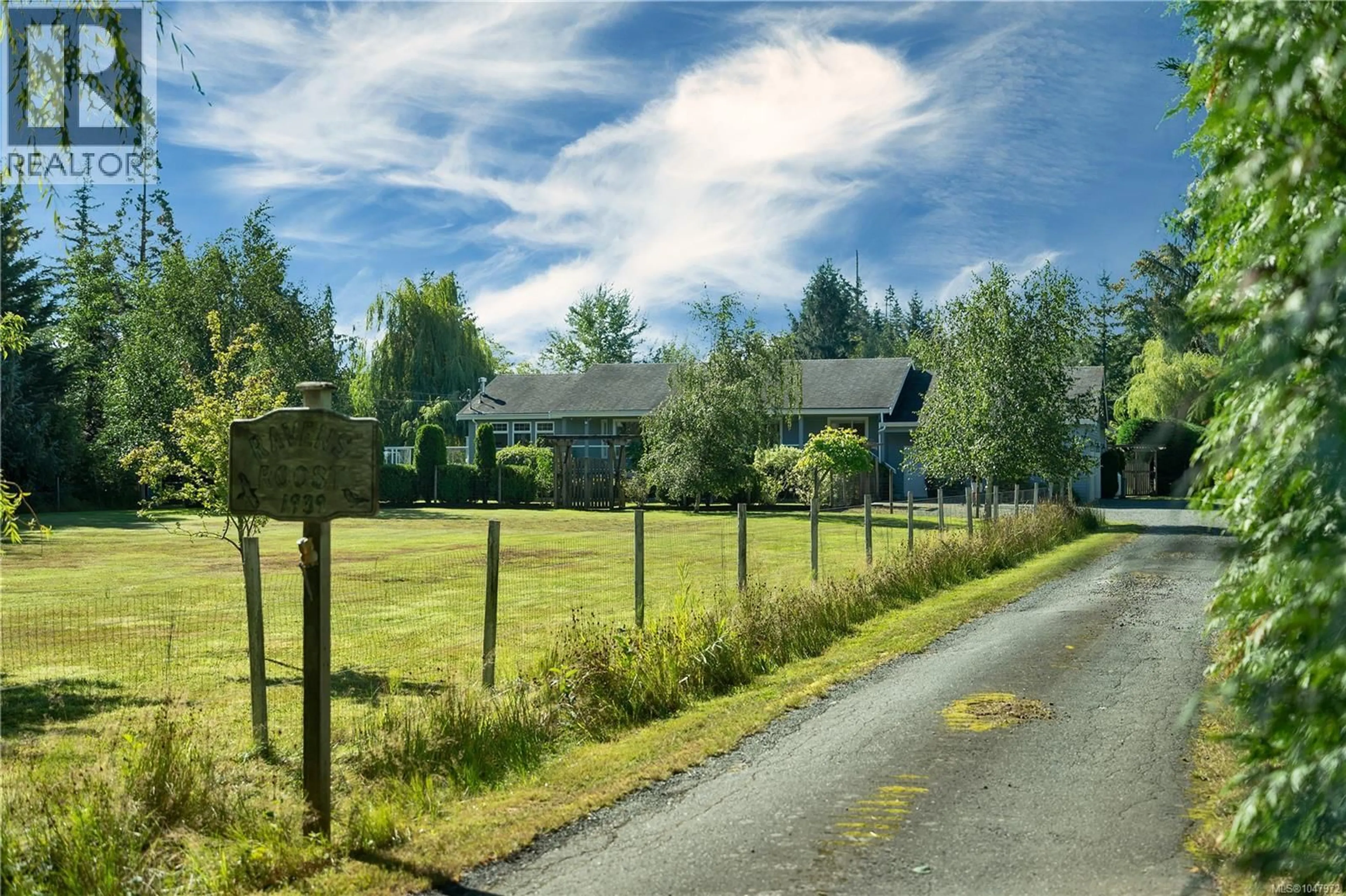 A pic from outside/outdoor area/front of a property/back of a property/a pic from drone, unknown for 1939 SHETLAND ROAD, Campbell River British Columbia V9W3Y5