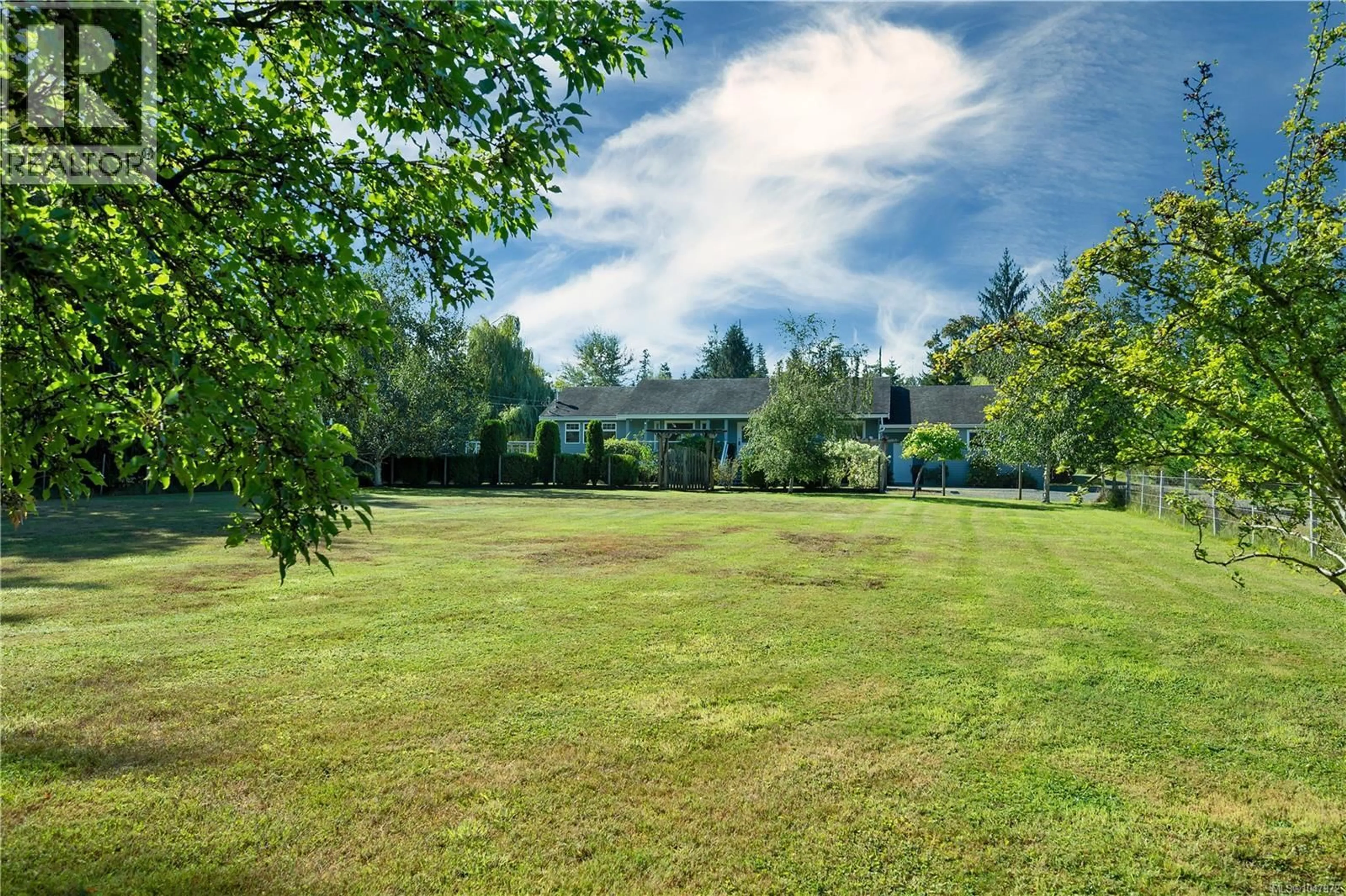 A pic from outside/outdoor area/front of a property/back of a property/a pic from drone, unknown for 1939 SHETLAND ROAD, Campbell River British Columbia V9W3Y5