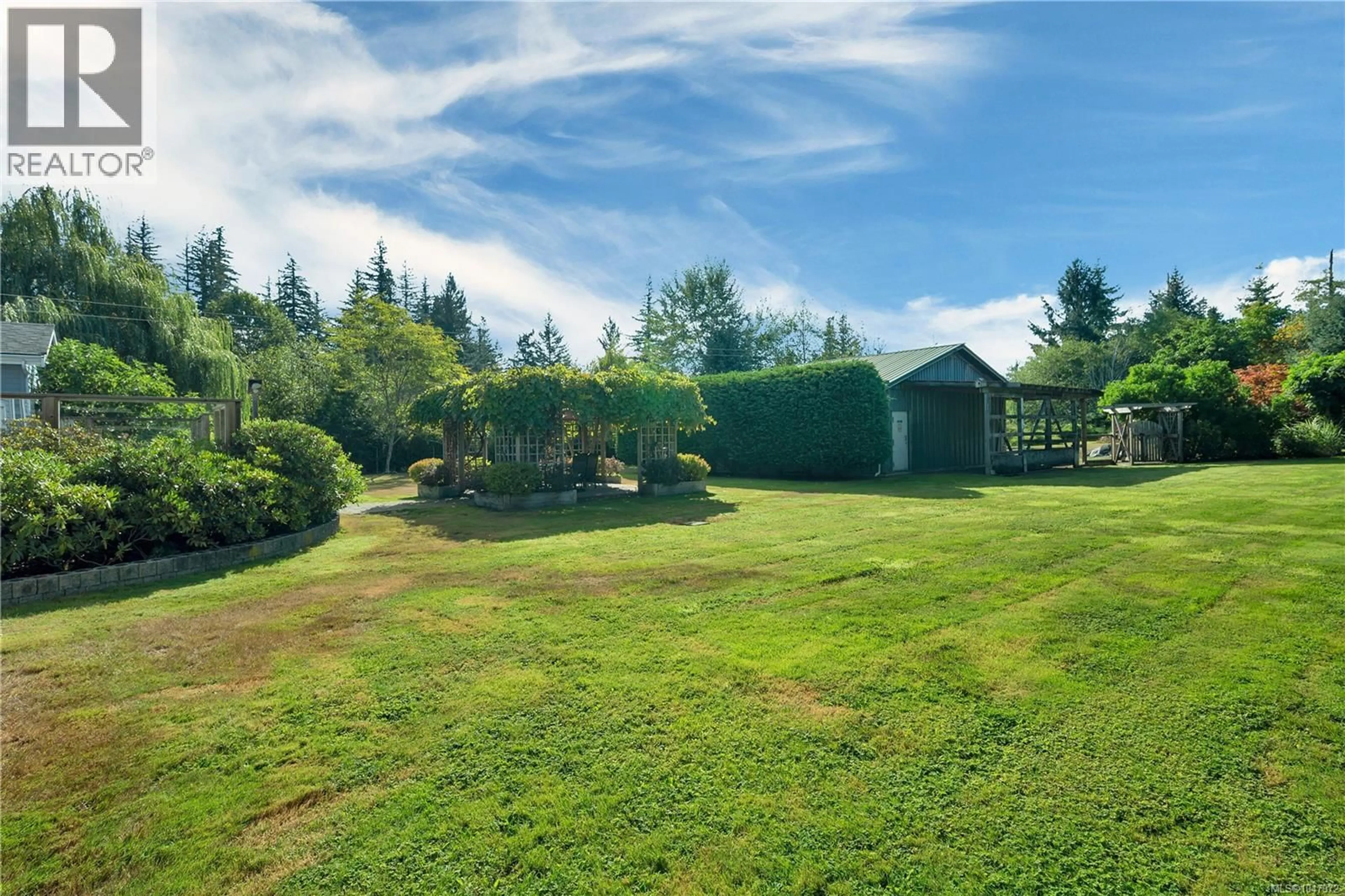 A pic from outside/outdoor area/front of a property/back of a property/a pic from drone, unknown for 1939 SHETLAND ROAD, Campbell River British Columbia V9W3Y5