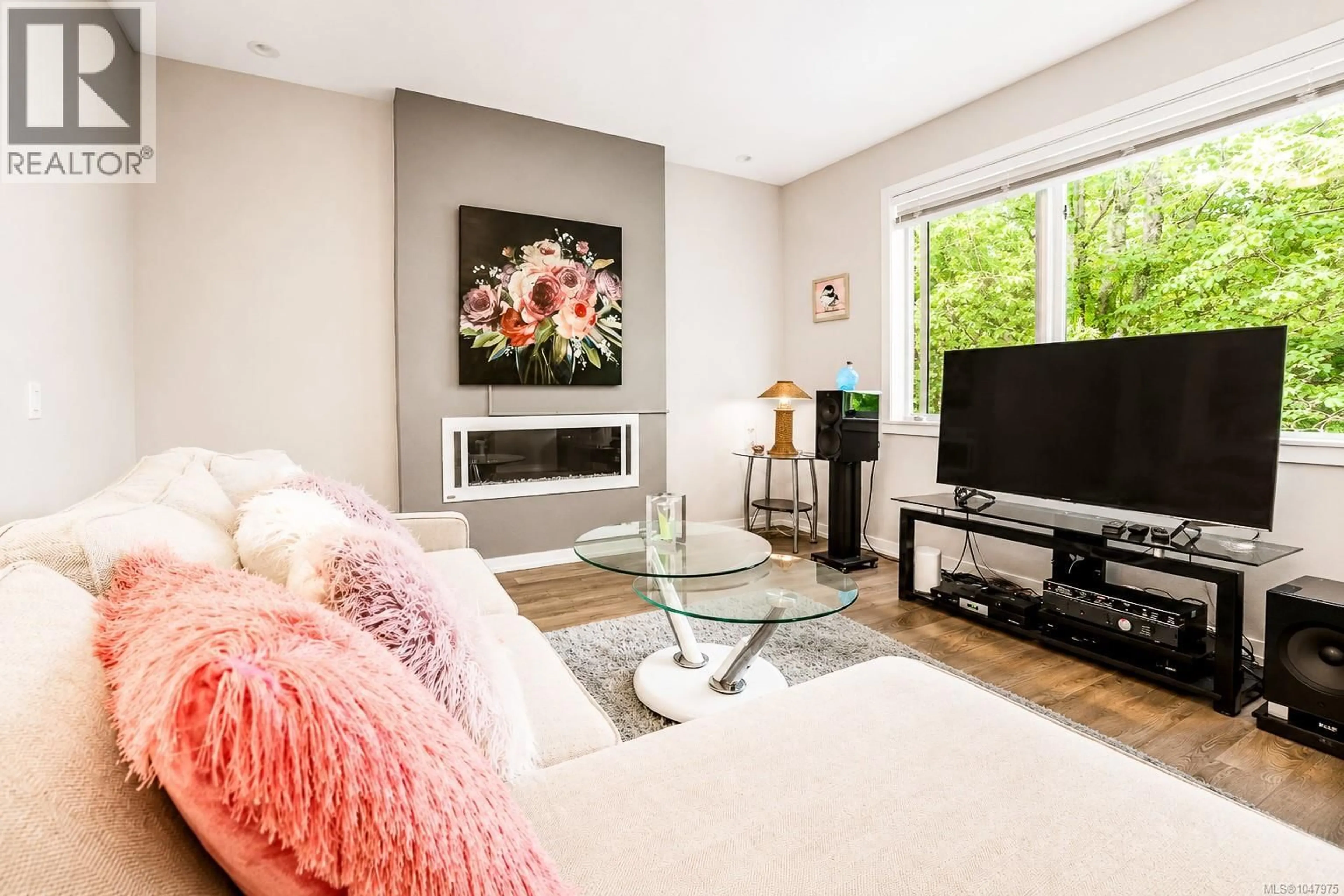 Living room with furniture, unknown for 112 - 694 HOYLAKE AVENUE, Langford British Columbia V9B3P7