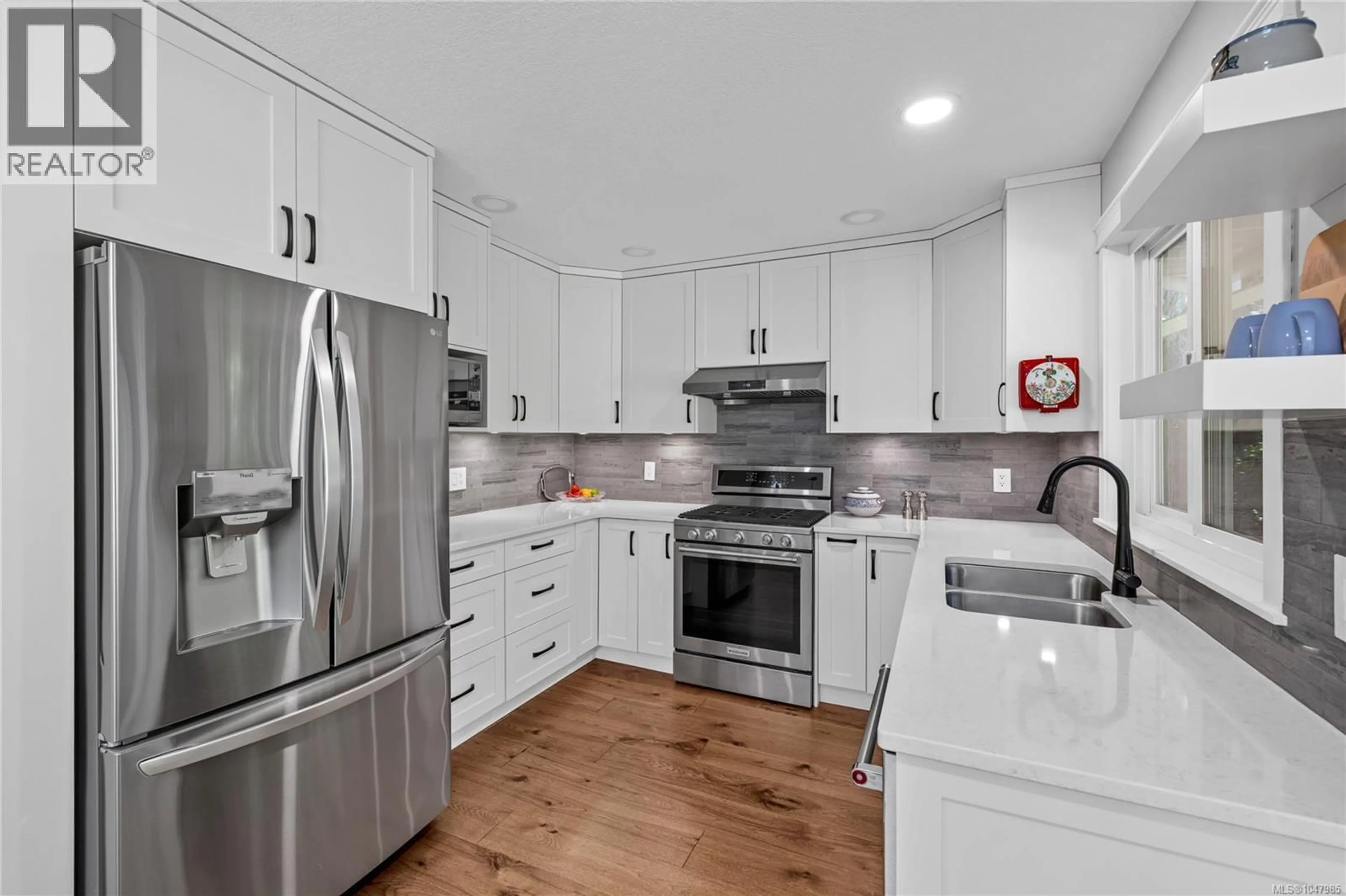 Open concept kitchen, ceramic/tile floor for 683 GAETJEN STREET, Parksville British Columbia V9P1B3