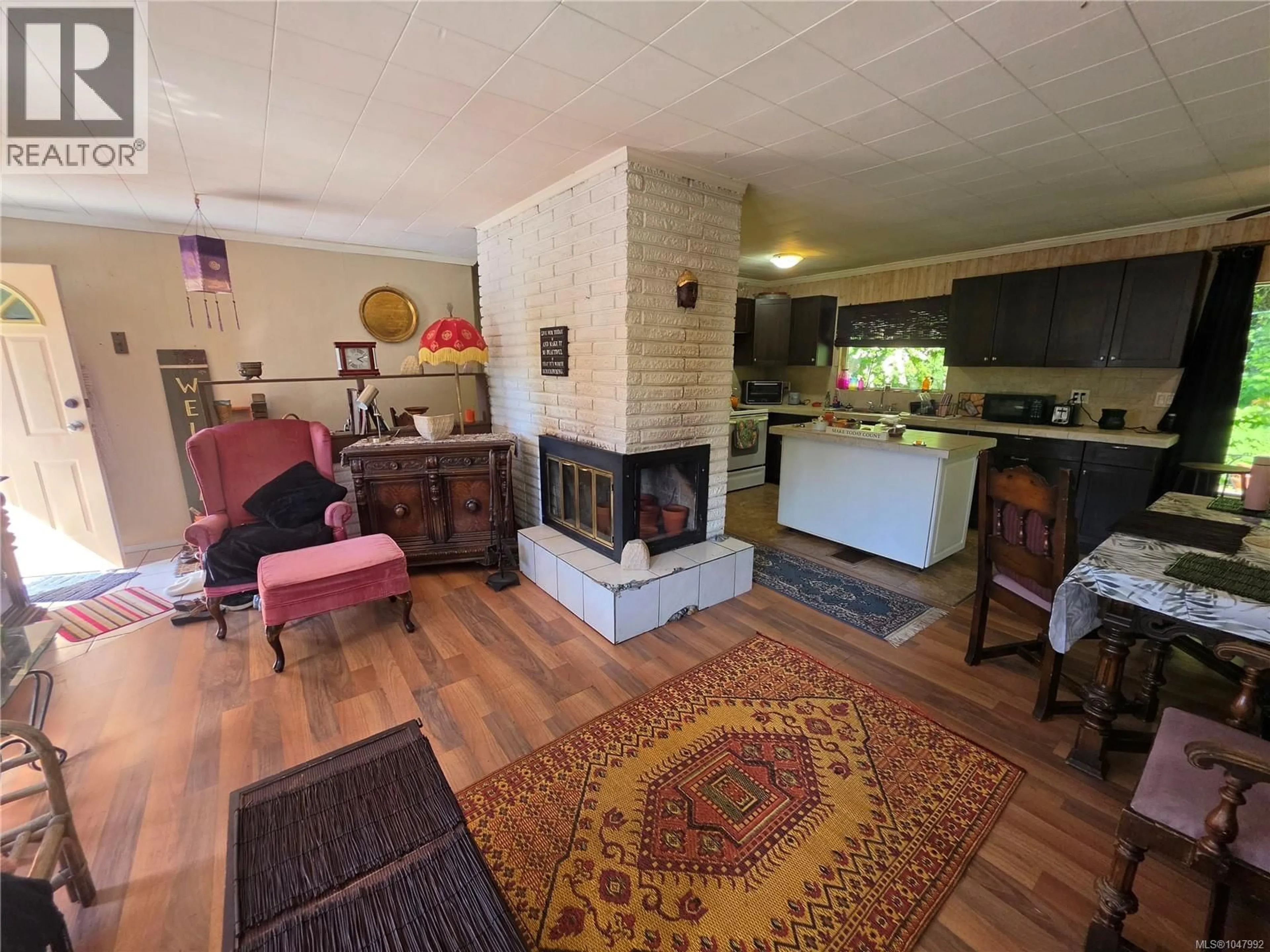 Living room with furniture, unknown for 713 VICTORIA ROAD, Nanaimo British Columbia V9R4R6