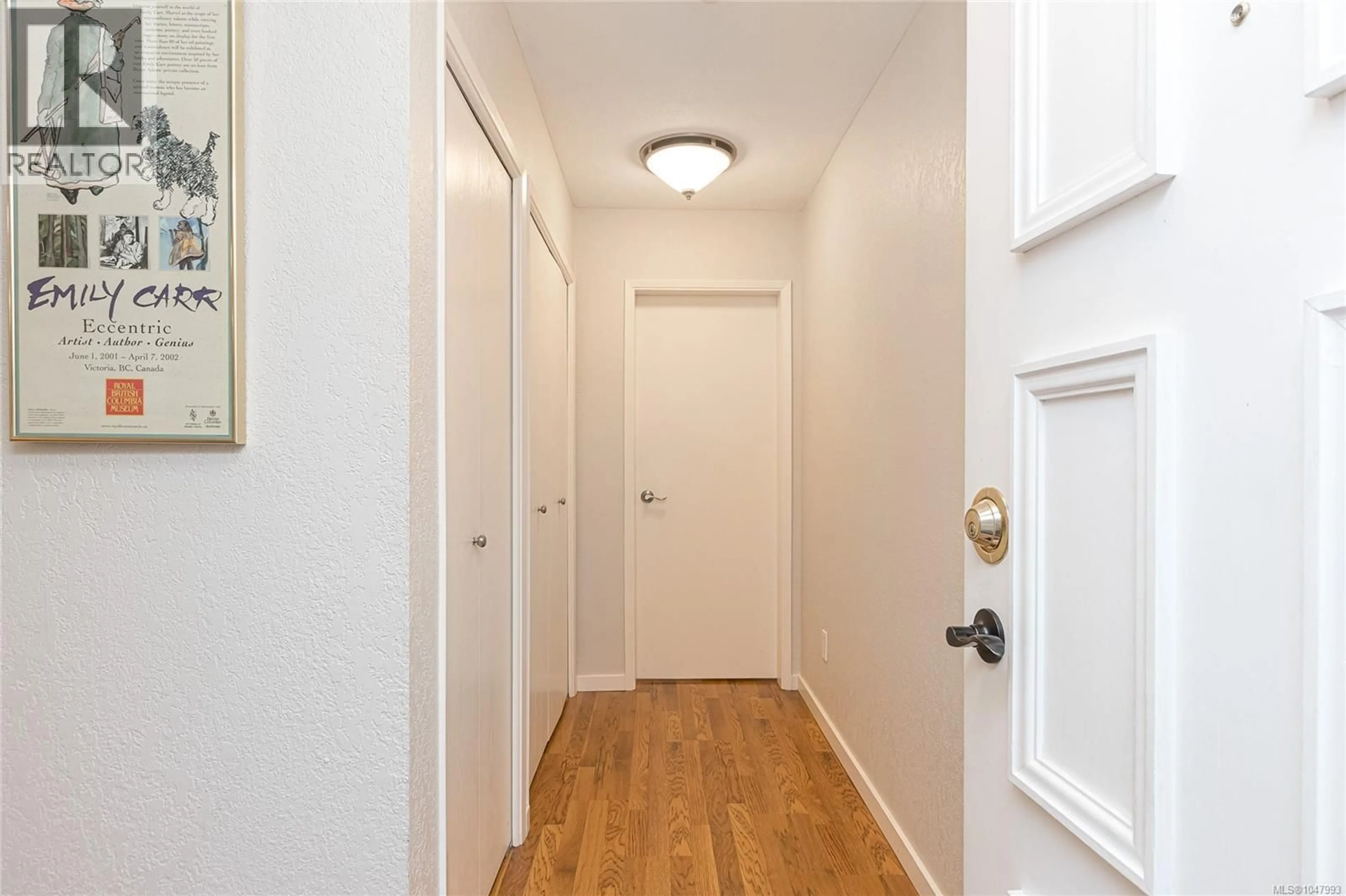 Indoor entryway for 101 - 1145 HILDA STREET, Victoria British Columbia V8V2Z5