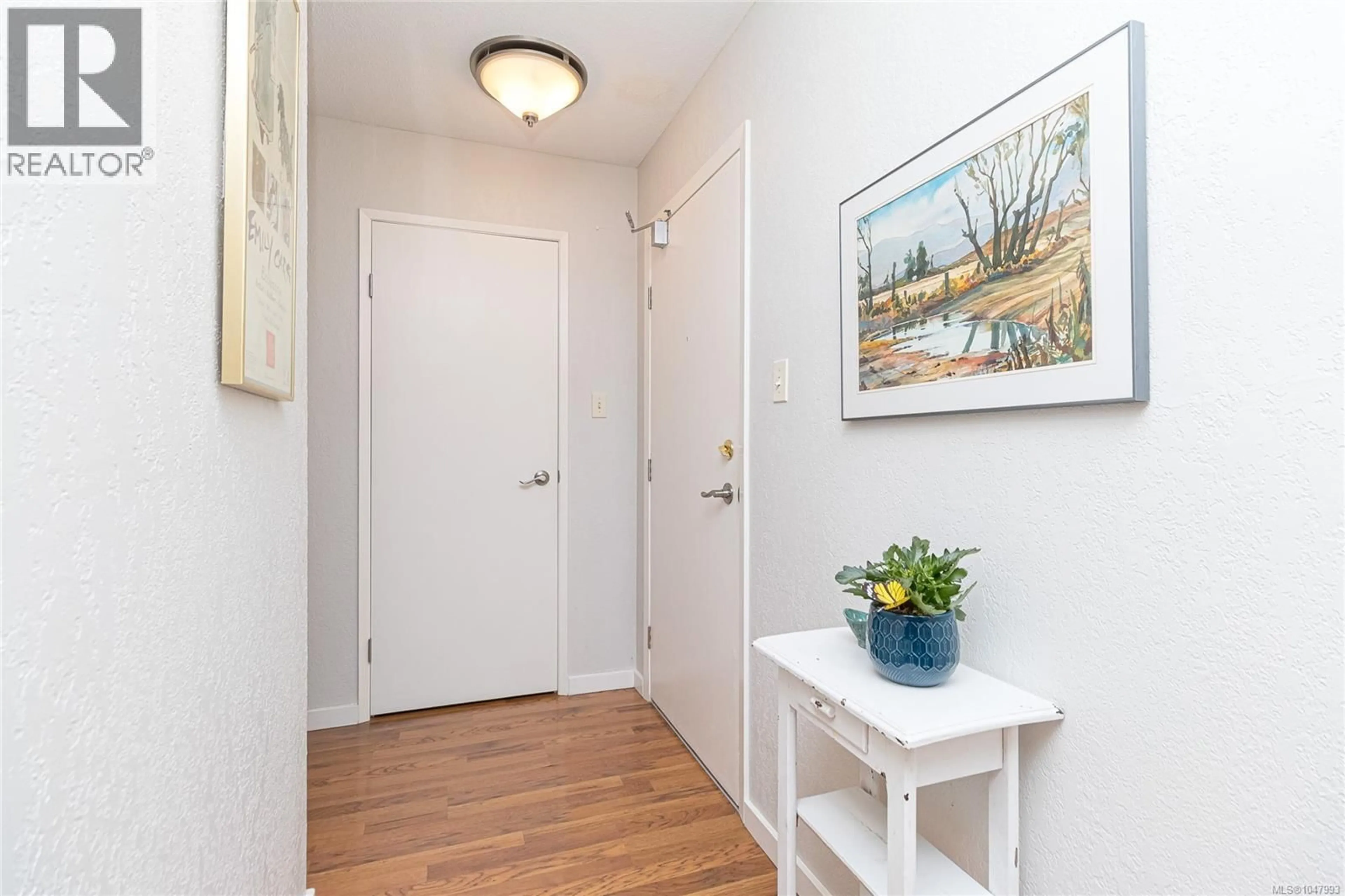Indoor entryway for 101 - 1145 HILDA STREET, Victoria British Columbia V8V2Z5