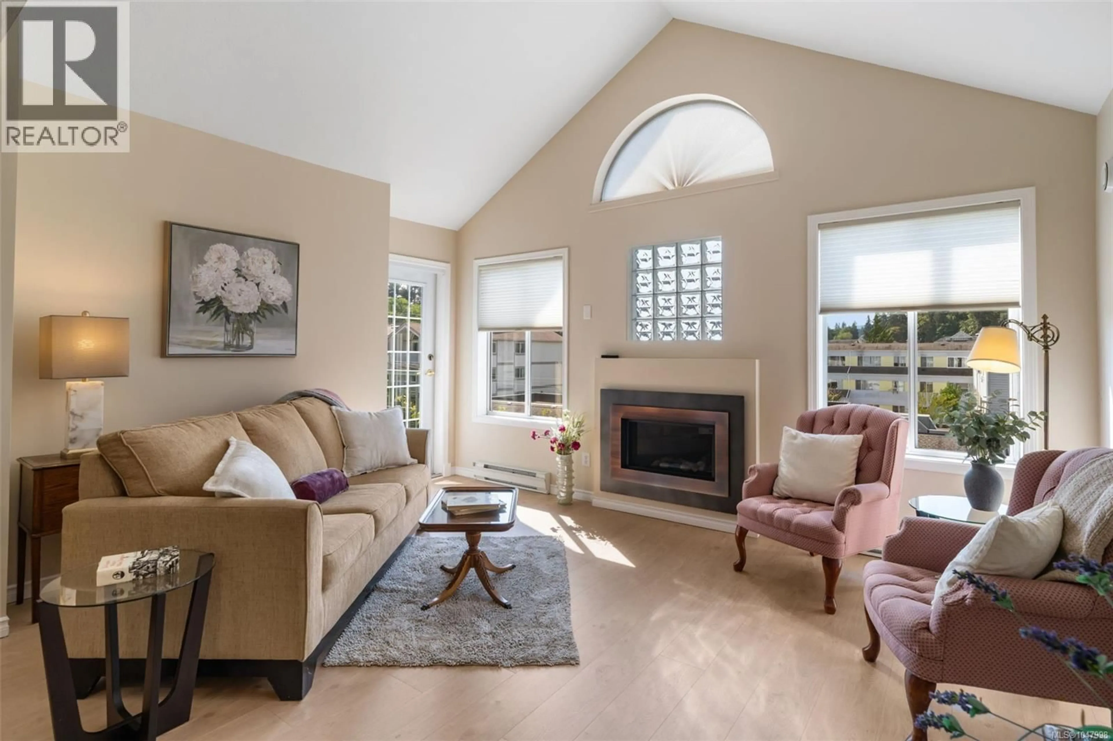 Living room with furniture, unknown for 403 - 275 FIRST STREET, Duncan British Columbia V9L1R3