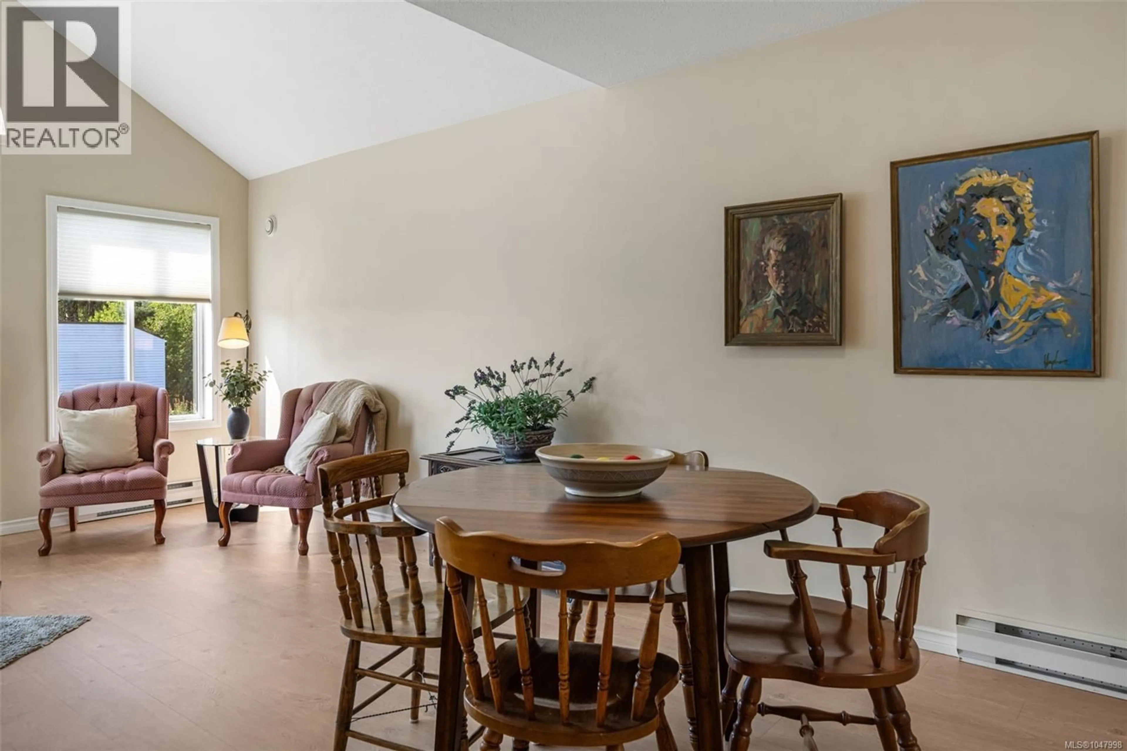 Dining room, wood/laminate floor for 403 - 275 FIRST STREET, Duncan British Columbia V9L1R3
