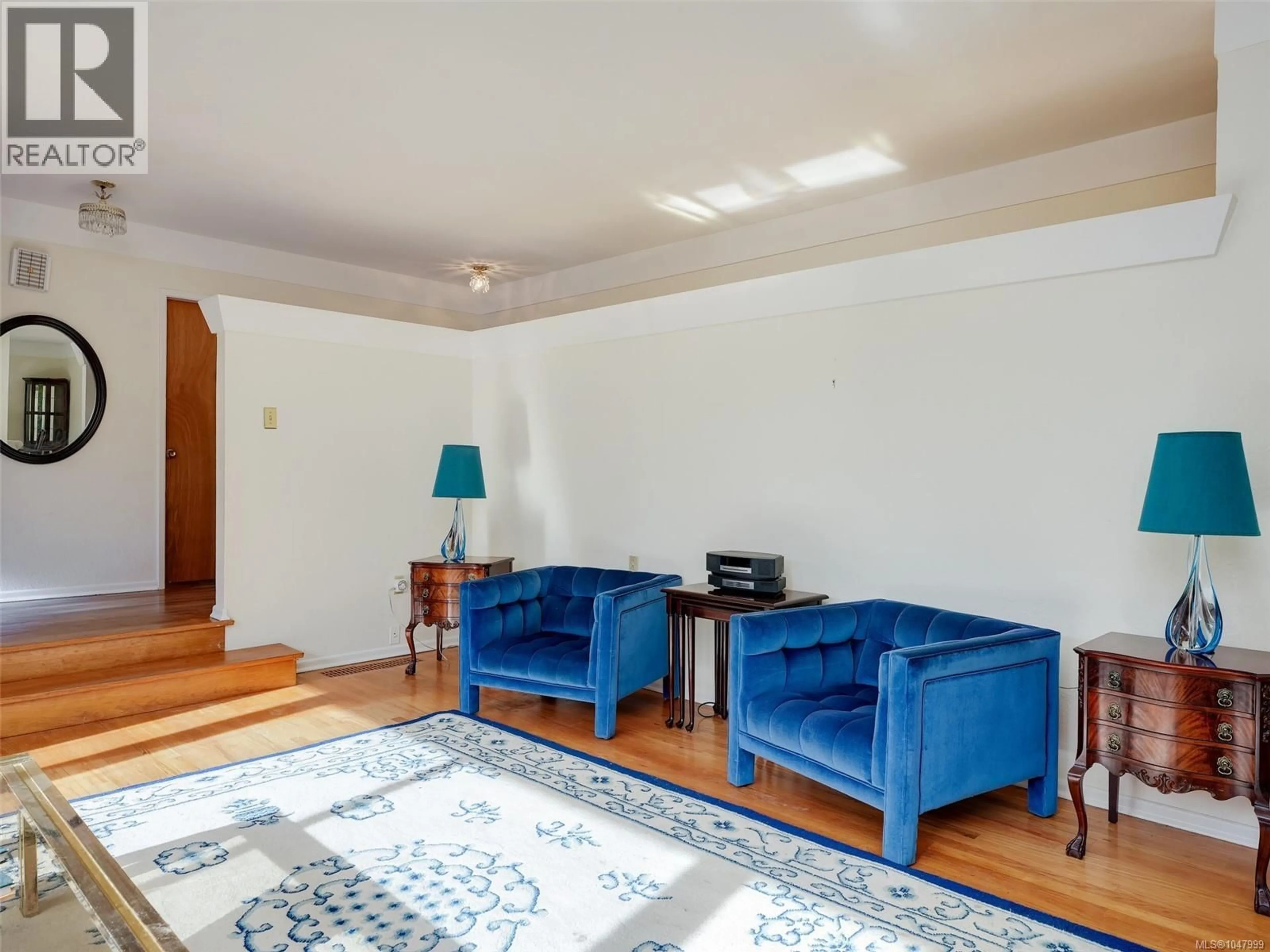 Living room with furniture, unknown for 3896 HOBBS STREET, Saanich British Columbia V8N4C9