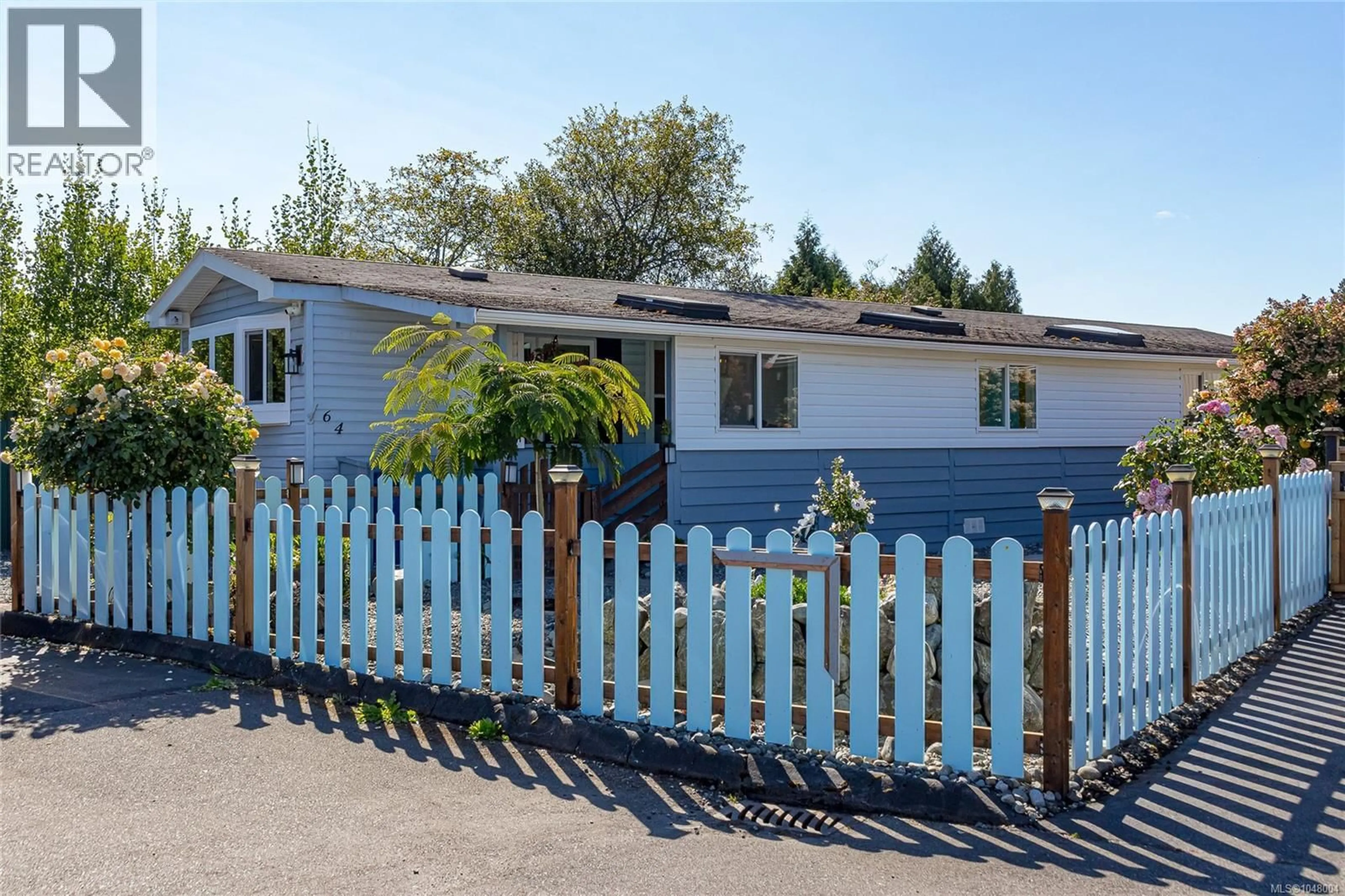 Home with vinyl exterior material, street for 64 - 7701 CENTRAL SAANICH ROAD, Central Saanich British Columbia V8M1X4
