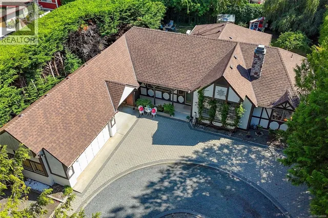 2526 ISLAND HIGHWAY WEST, Qualicum Beach 2