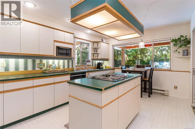 2526 ISLAND HIGHWAY WEST, Qualicum Beach 5