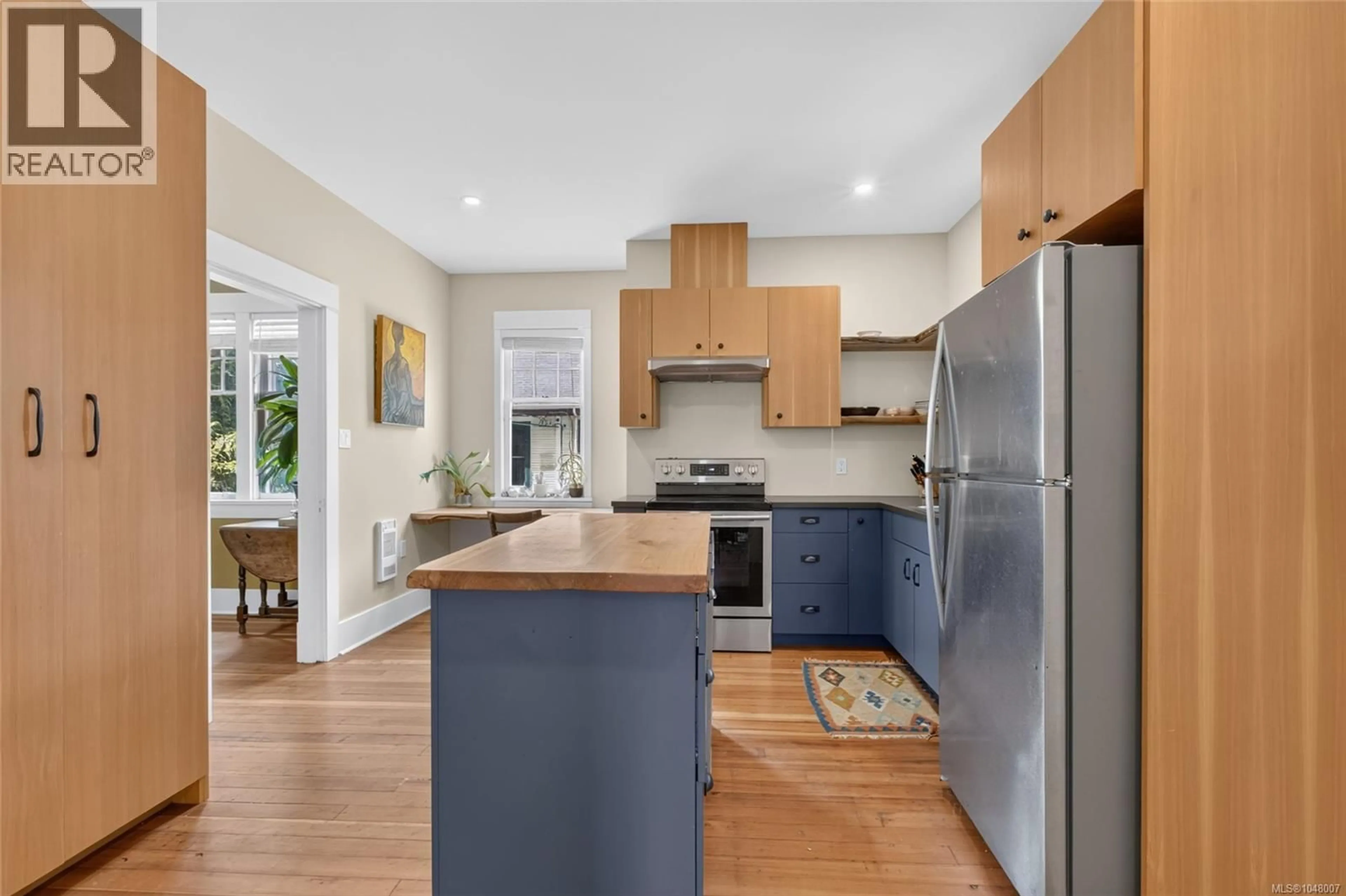 Open concept kitchen, unknown for 307 3RD STREET, Courtenay British Columbia V9N1E3