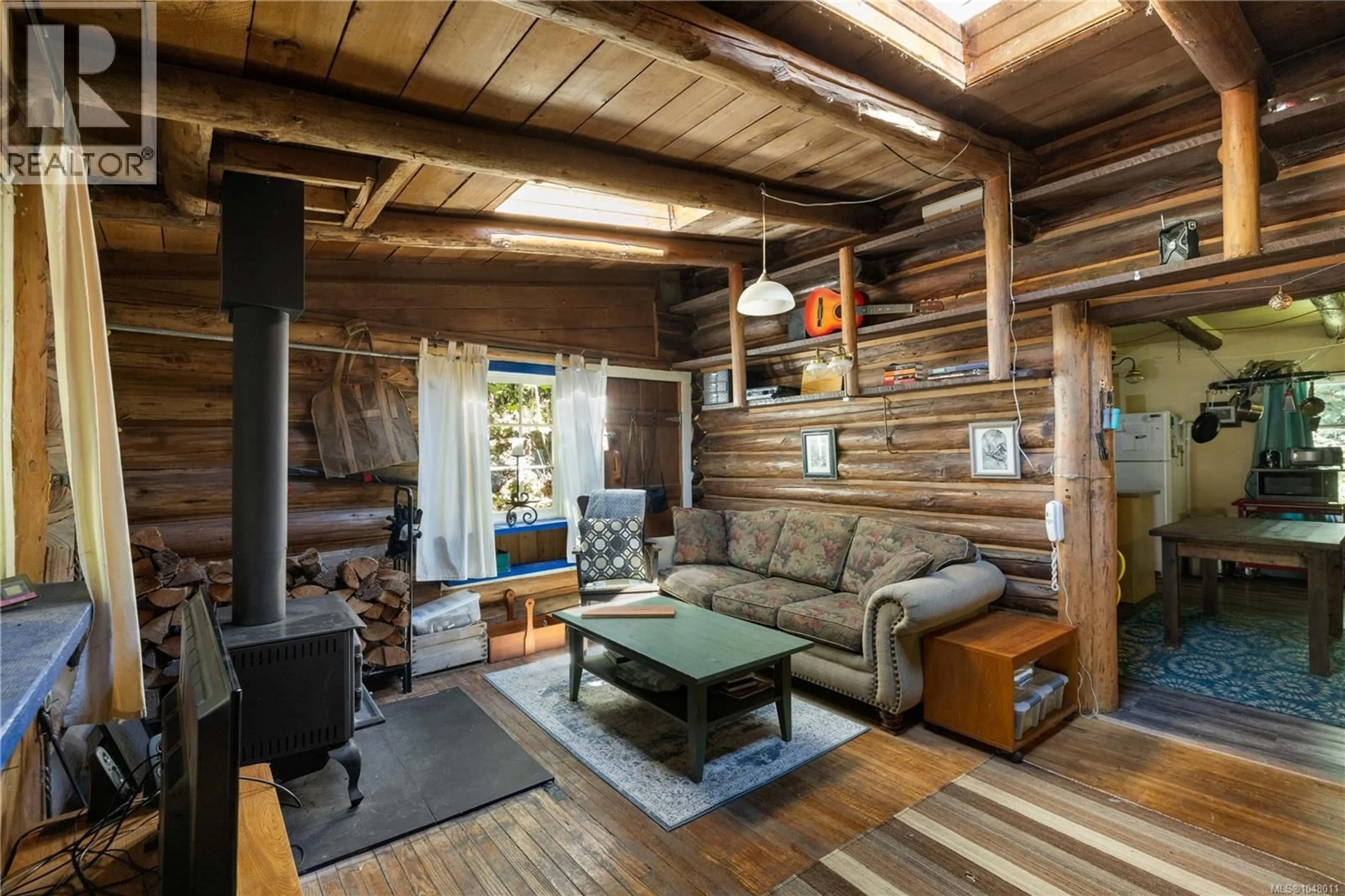 Living room with furniture, wood/laminate floor for 11391 YOUBOU ROAD, Youbou British Columbia V0R3E1