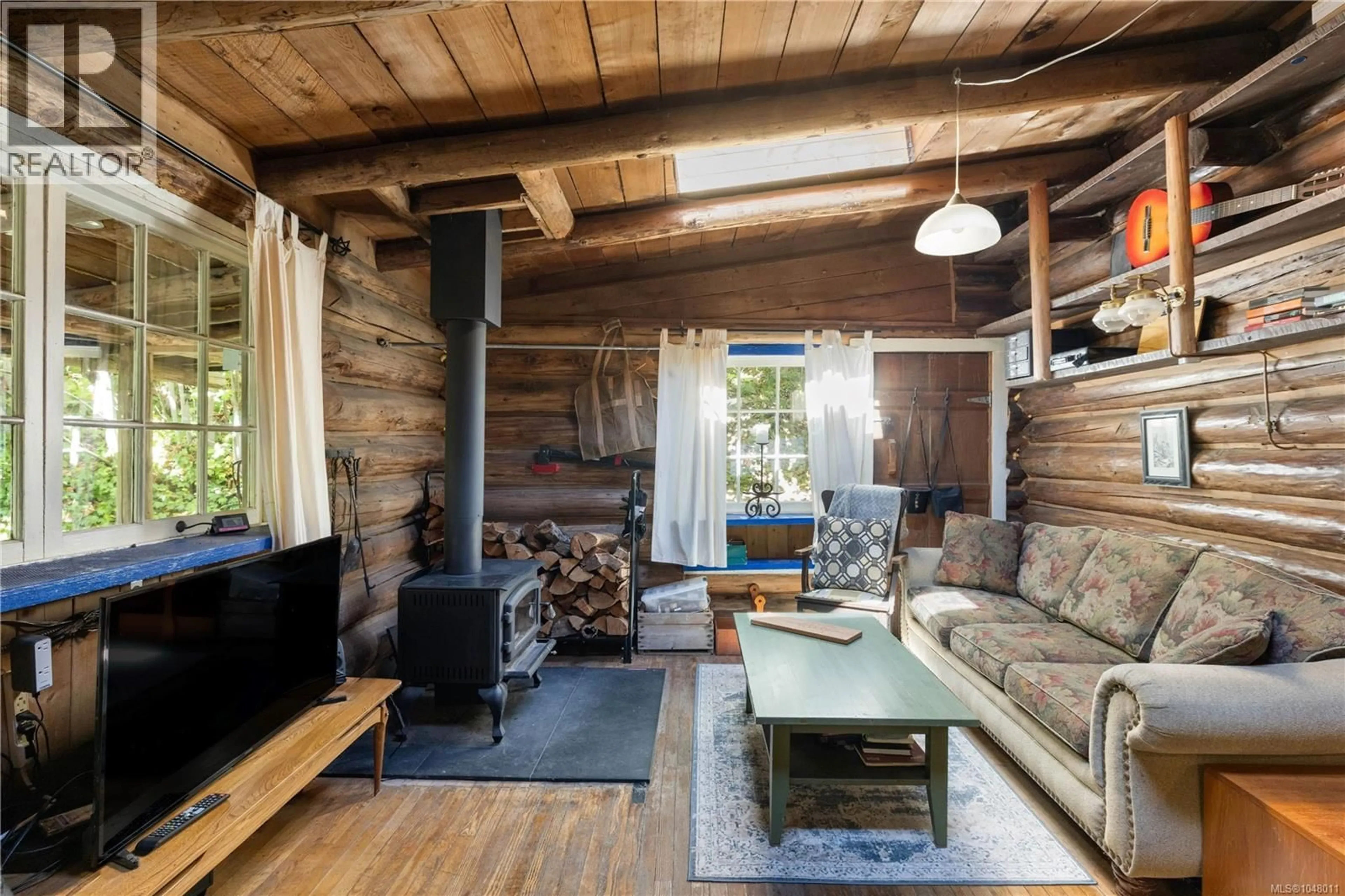Living room with furniture, wood/laminate floor for 11391 YOUBOU ROAD, Youbou British Columbia V0R3E1