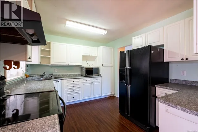 259 DENMAN STREET, Comox 2