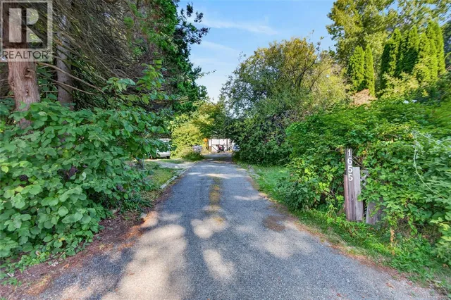 1655 15TH STREET, Courtenay 2