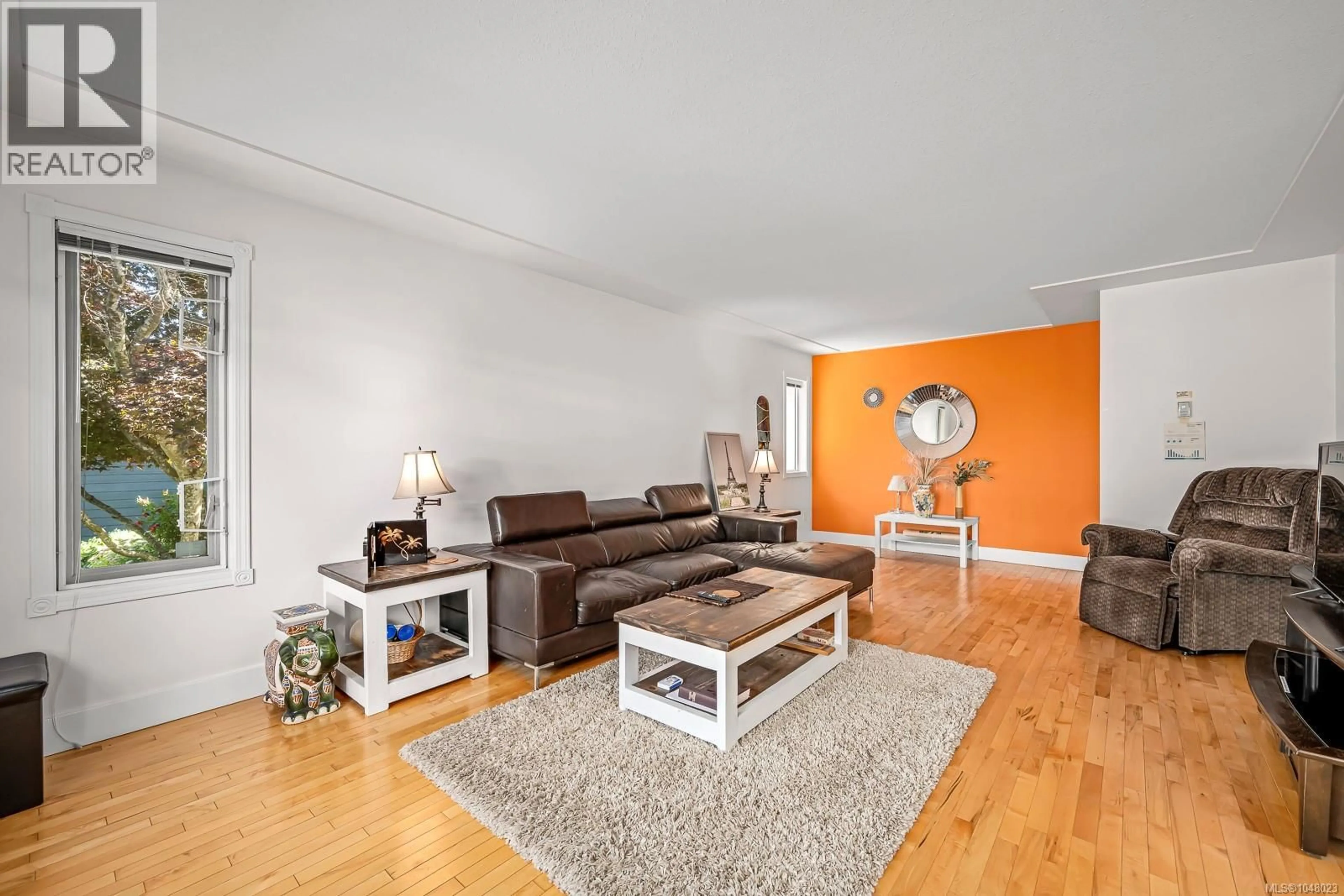 Living room with furniture, wood/laminate floor for 1435 SITKA AVENUE, Courtenay British Columbia V9N8W8