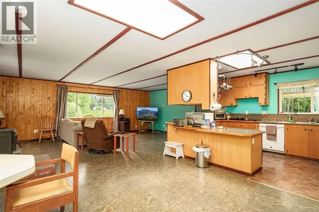 400 DYER ROAD, Sayward 4