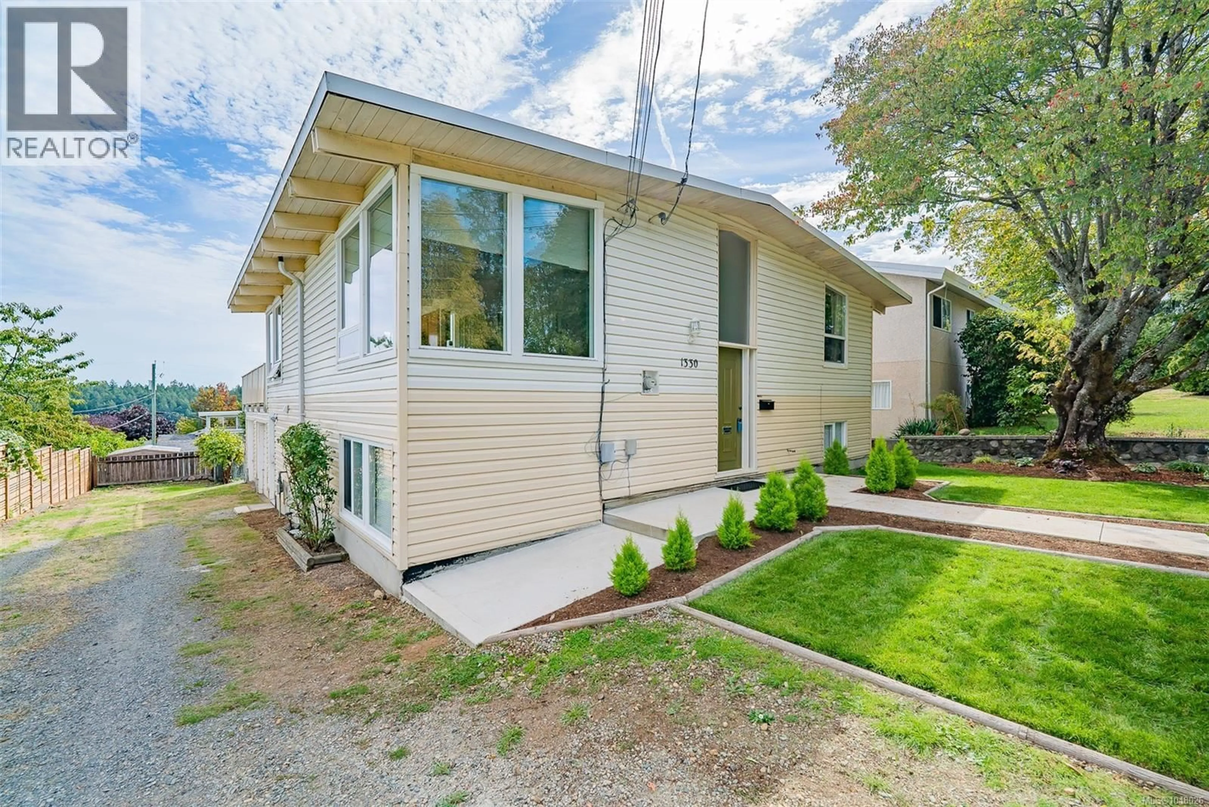 Home with vinyl exterior material, street for 1330 BELFORD AVENUE, Nanaimo British Columbia V9S4A6