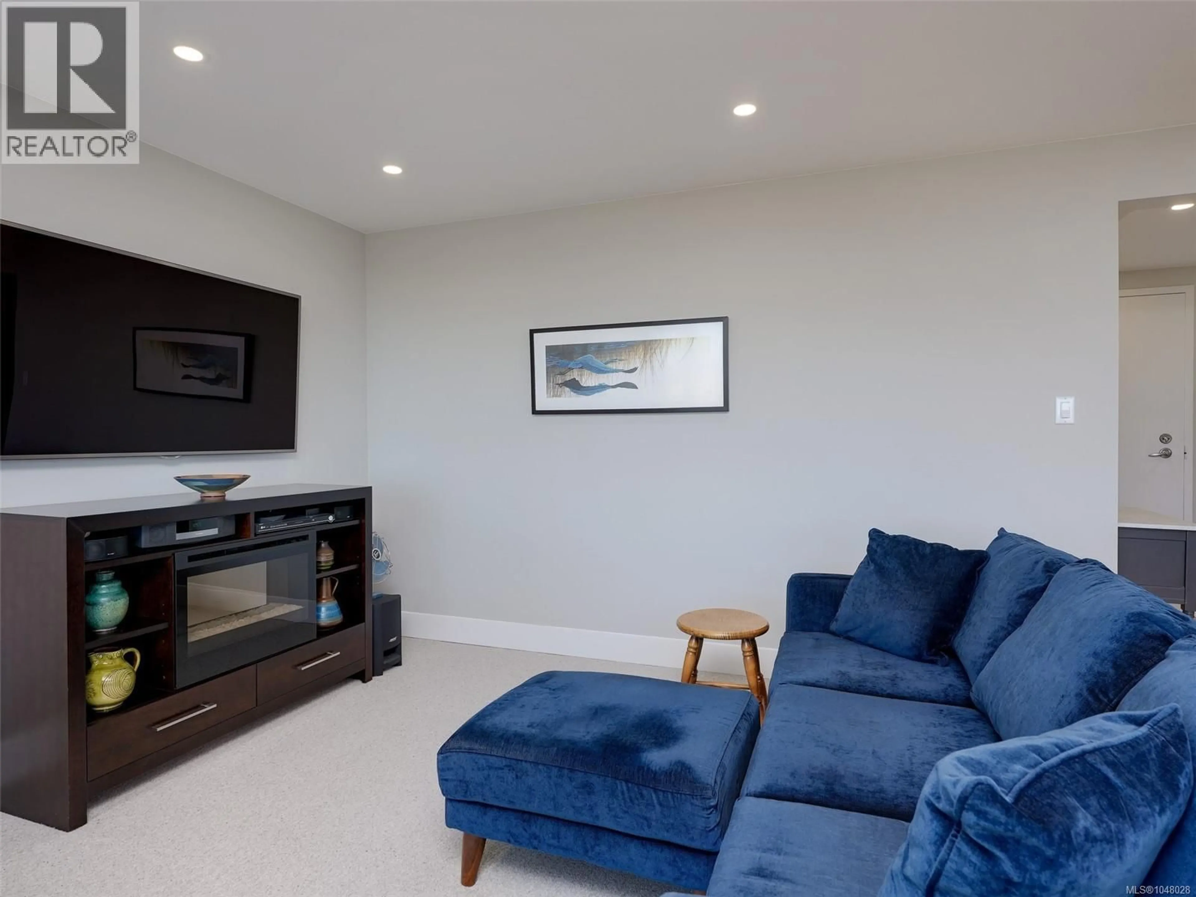 Living room with furniture, unknown for 704 - 139 CLARENCE STREET, Victoria British Columbia V8V2J1