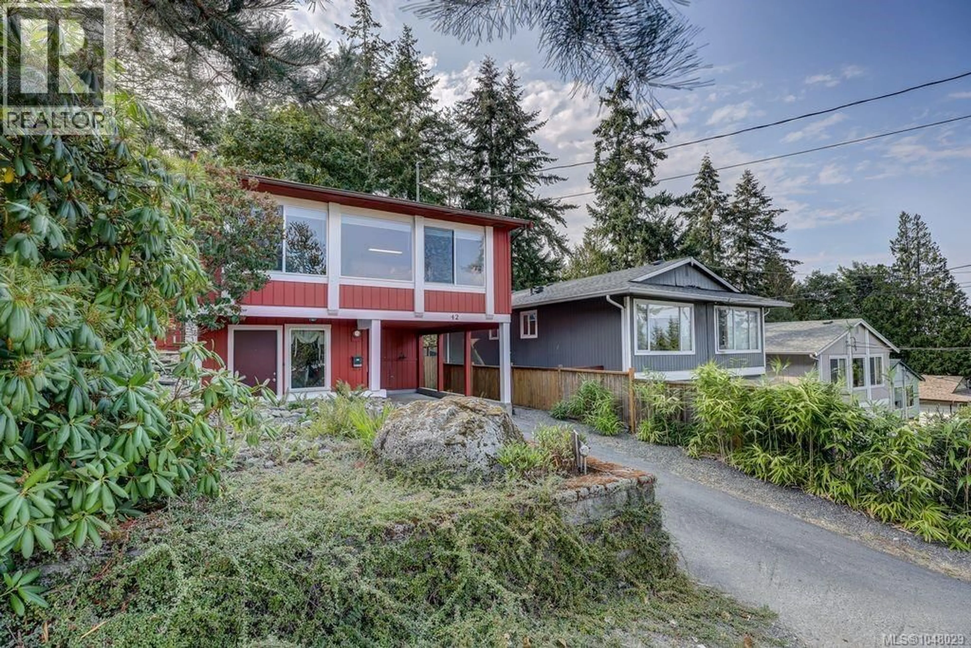 Home with vinyl exterior material, street for 42 KANAKA PLACE, Nanaimo British Columbia V9T5B7