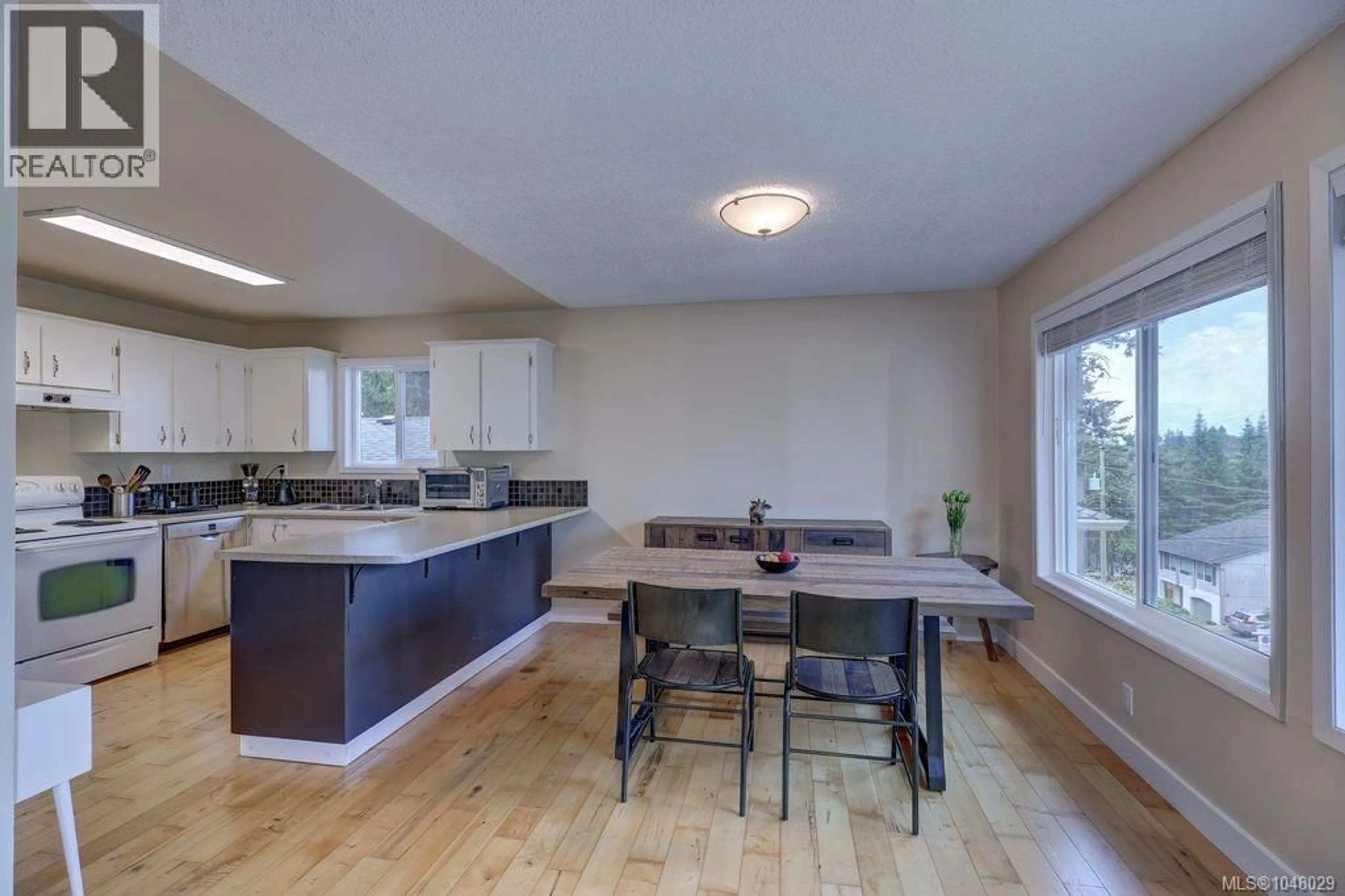 Open concept kitchen, wood/laminate floor for 42 KANAKA PLACE, Nanaimo British Columbia V9T5B7