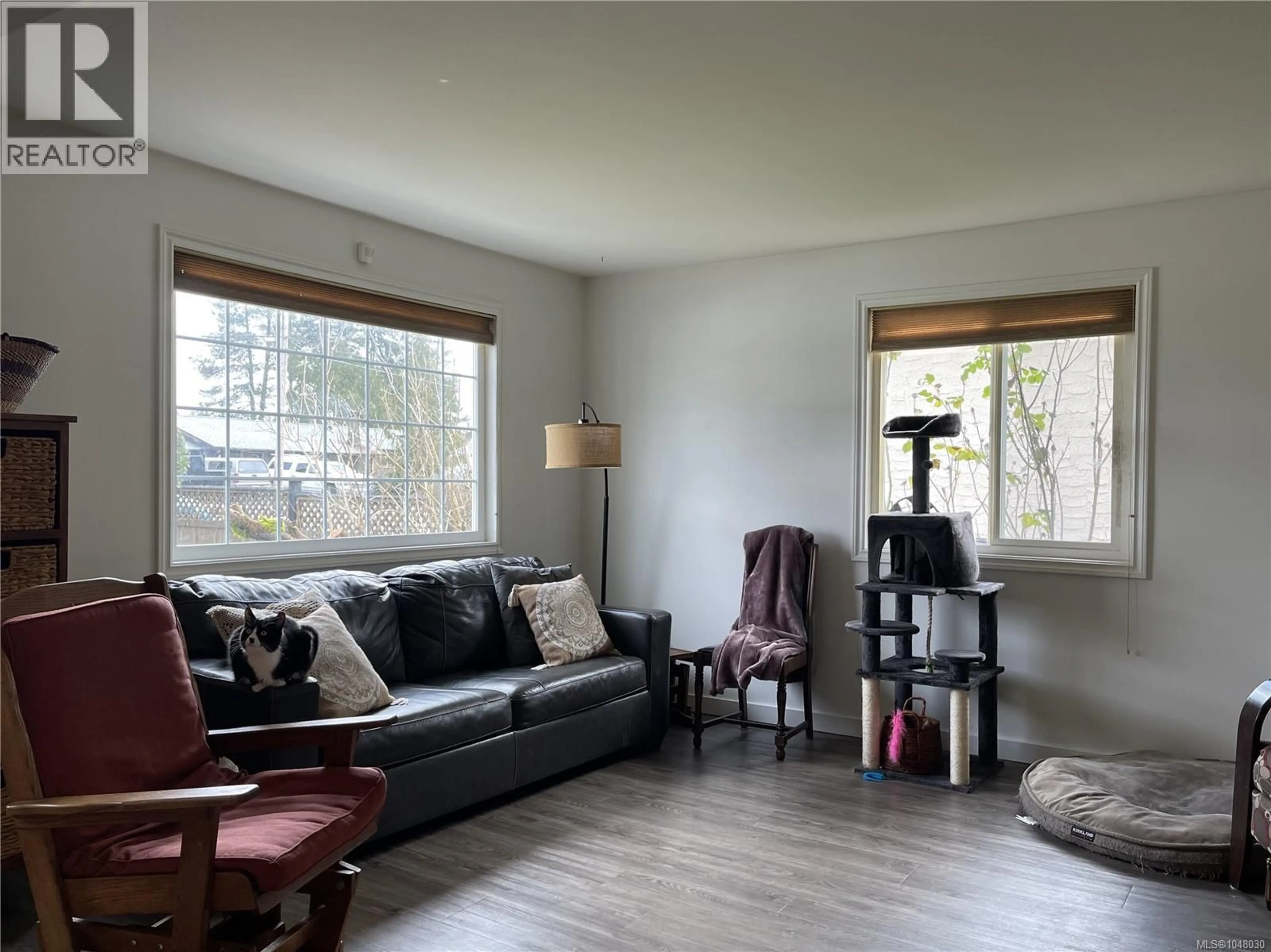 Living room with furniture, wood/laminate floor for 5336 IAN AVENUE, Port Alberni British Columbia V9Y6W1