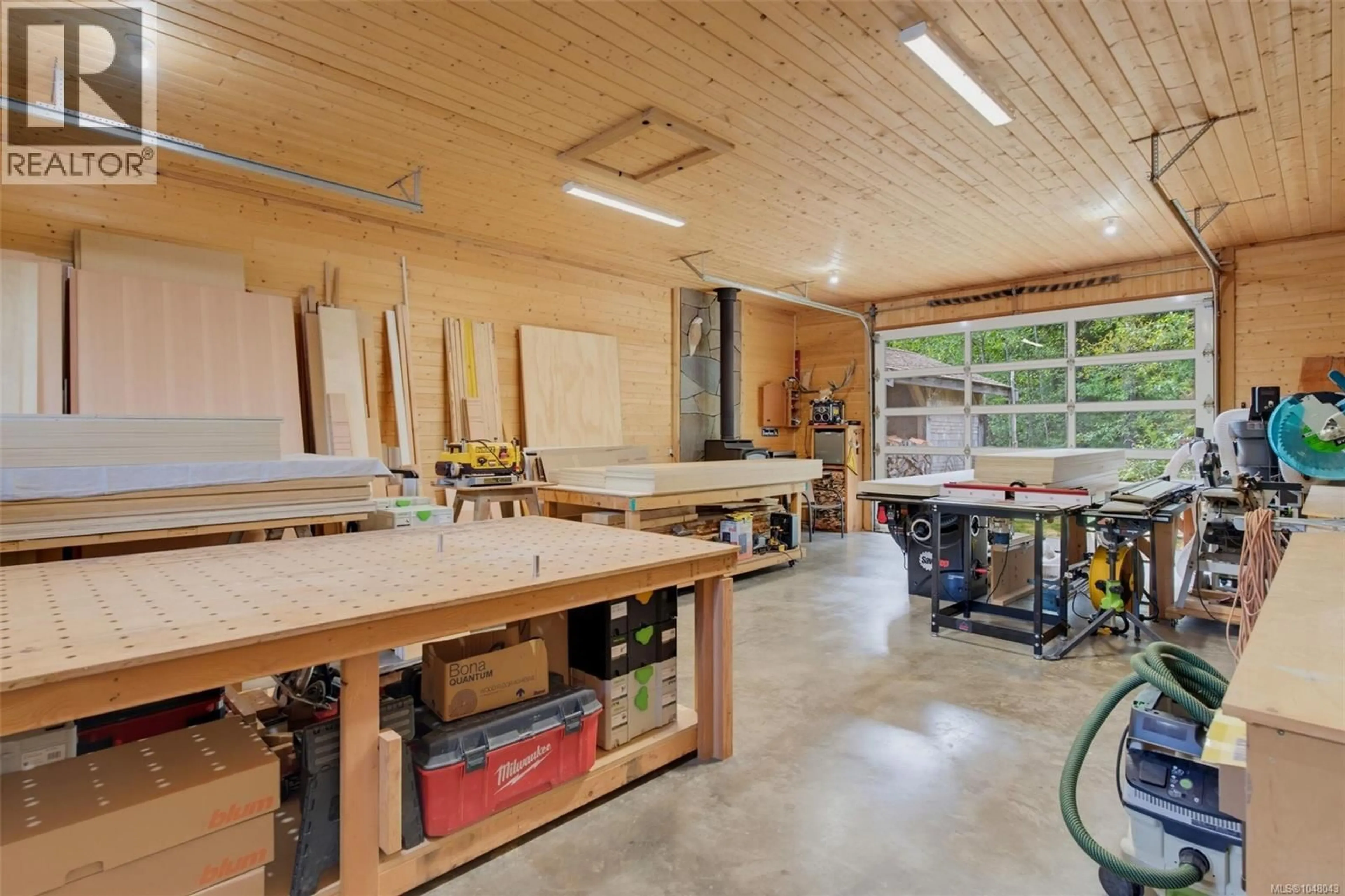 Indoor garage for 3022 SARAH DRIVE, Sooke British Columbia V9Z0J5