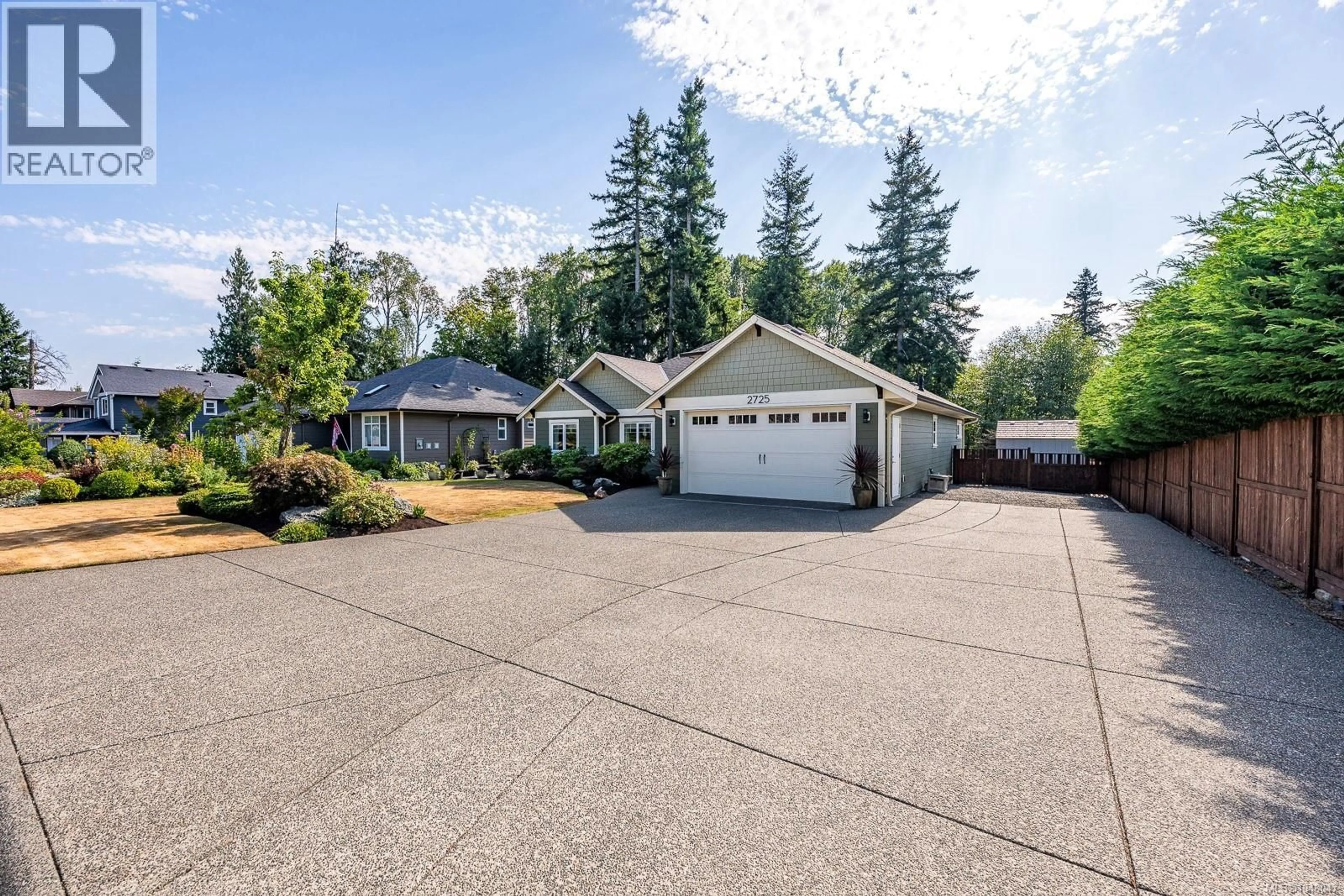 Home with vinyl exterior material, street for 2725 INVERCLYDE WAY, Courtenay British Columbia V9N4A6