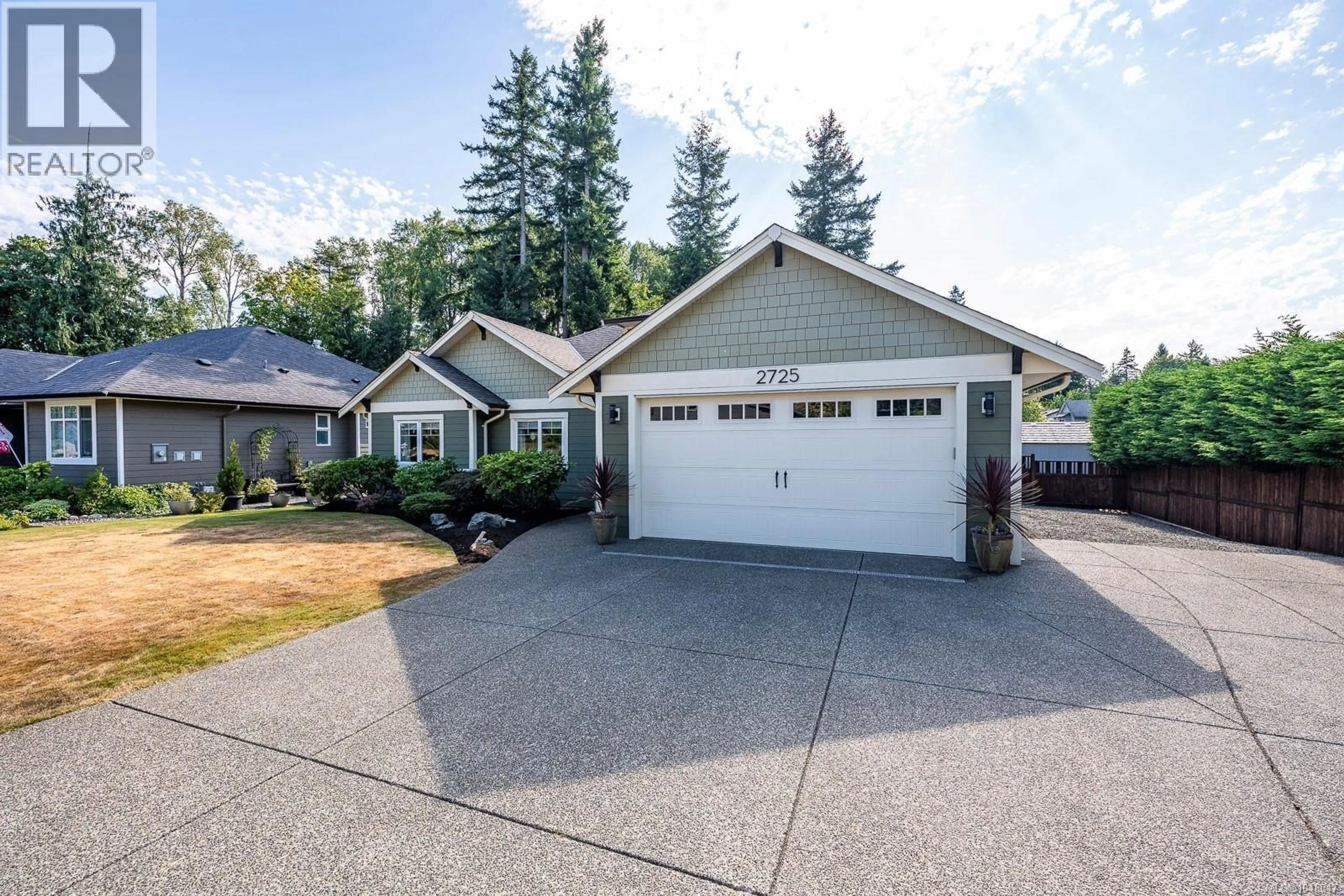 Home with vinyl exterior material, street for 2725 INVERCLYDE WAY, Courtenay British Columbia V9N4A6