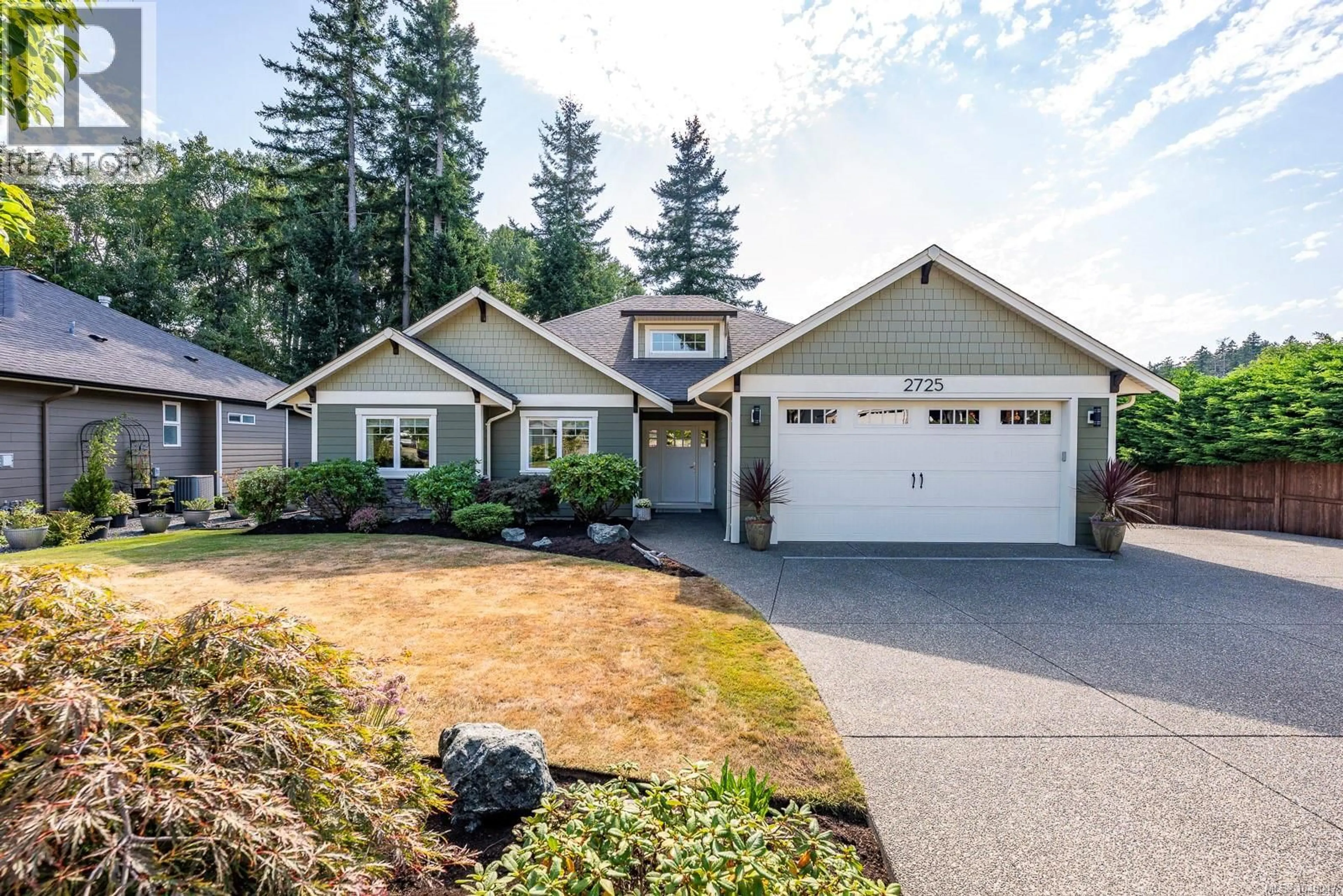 Home with vinyl exterior material, street for 2725 INVERCLYDE WAY, Courtenay British Columbia V9N4A6